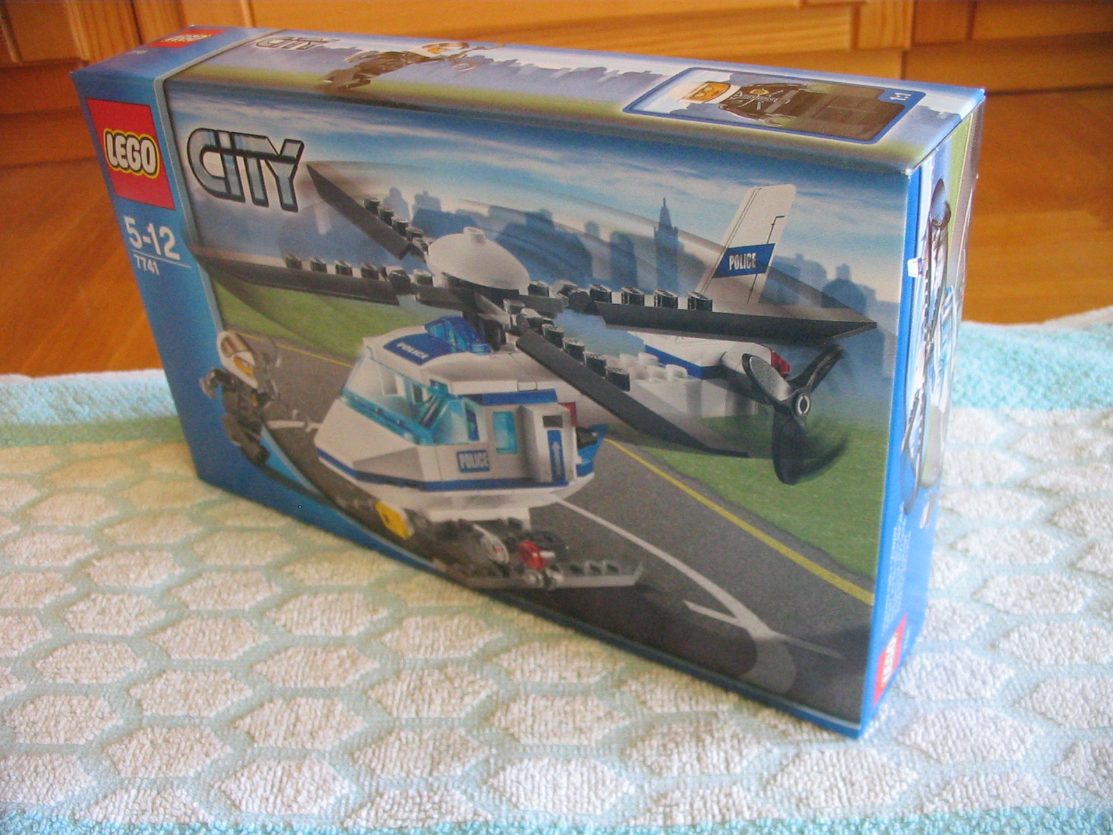 7741box2.jpg