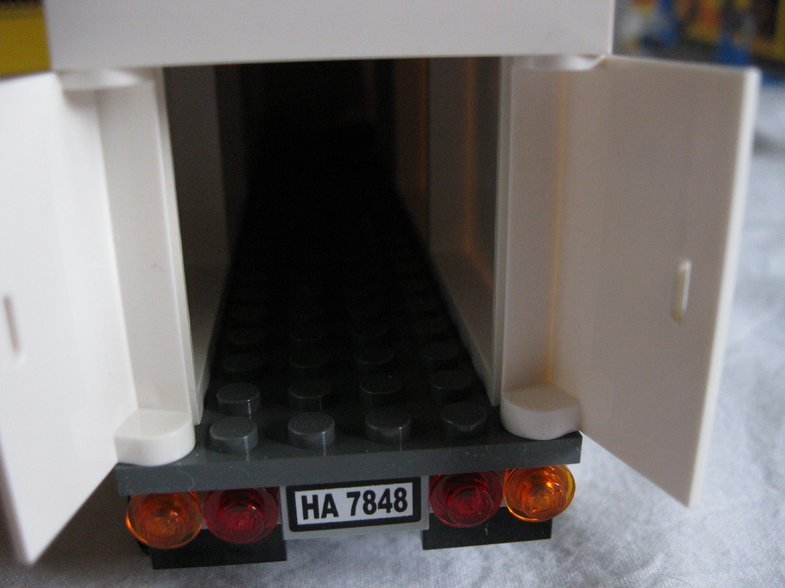 7848trailerinside2.jpg