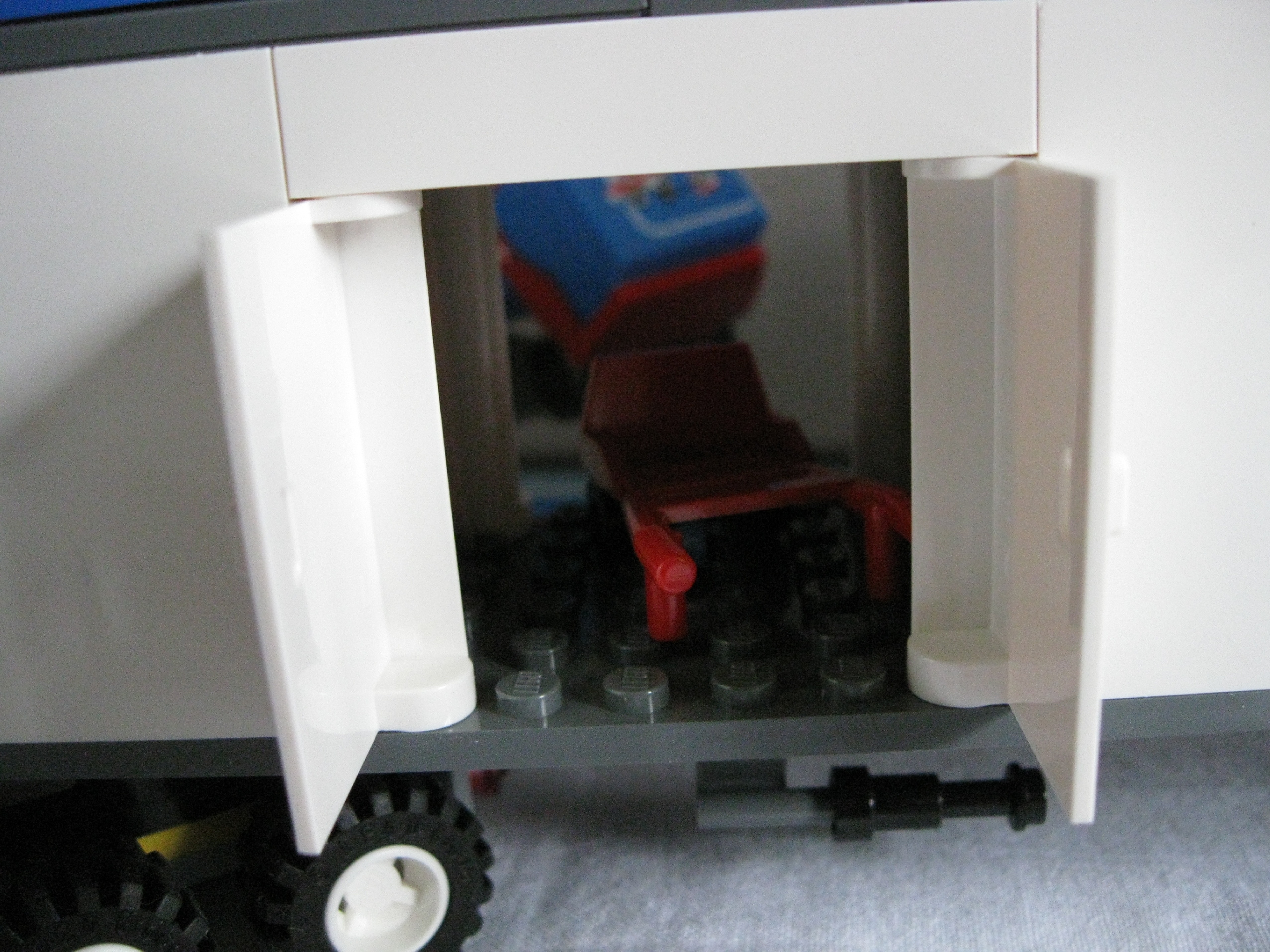7848trailerinside3.jpg