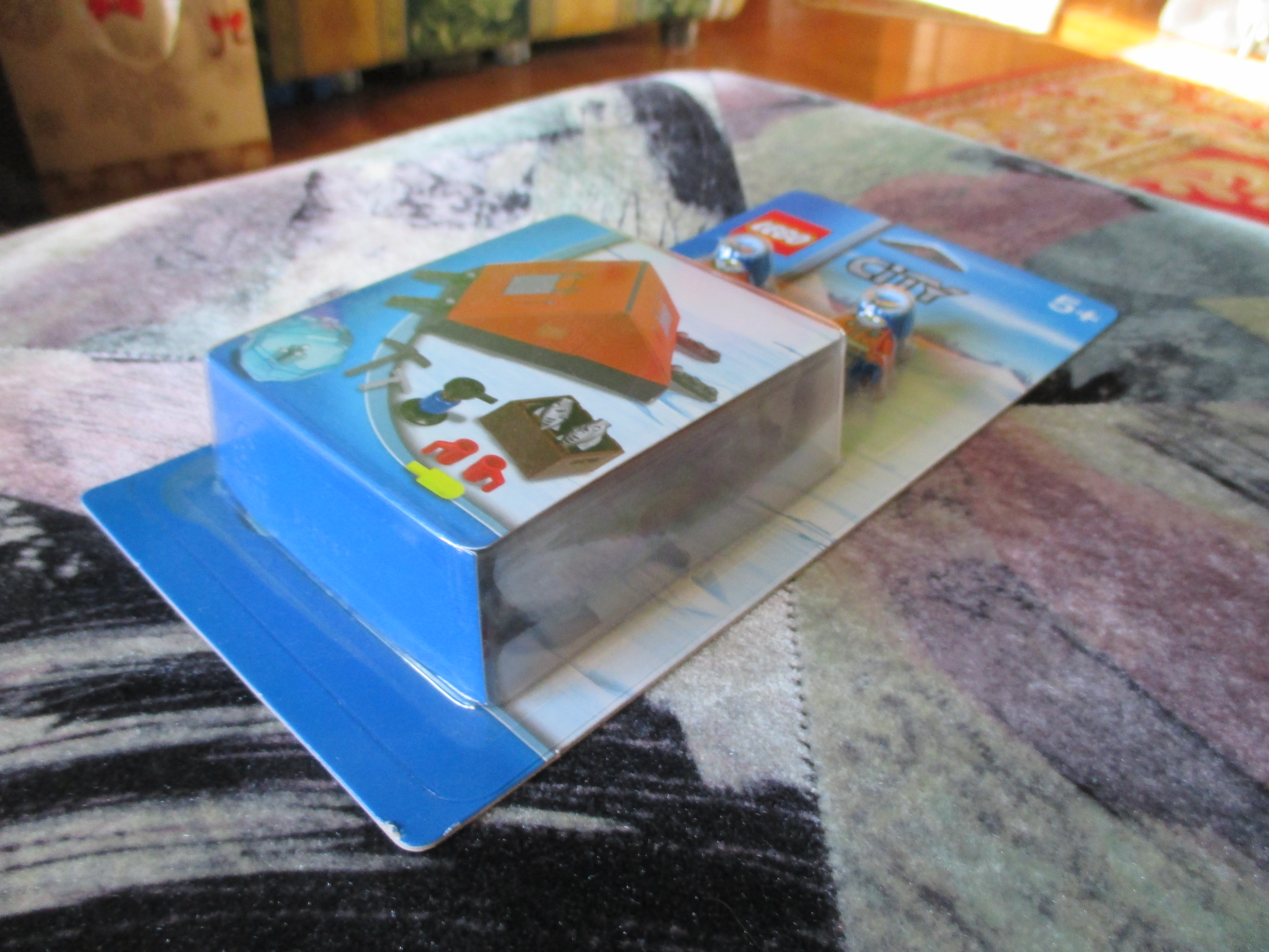 850932box2.jpg