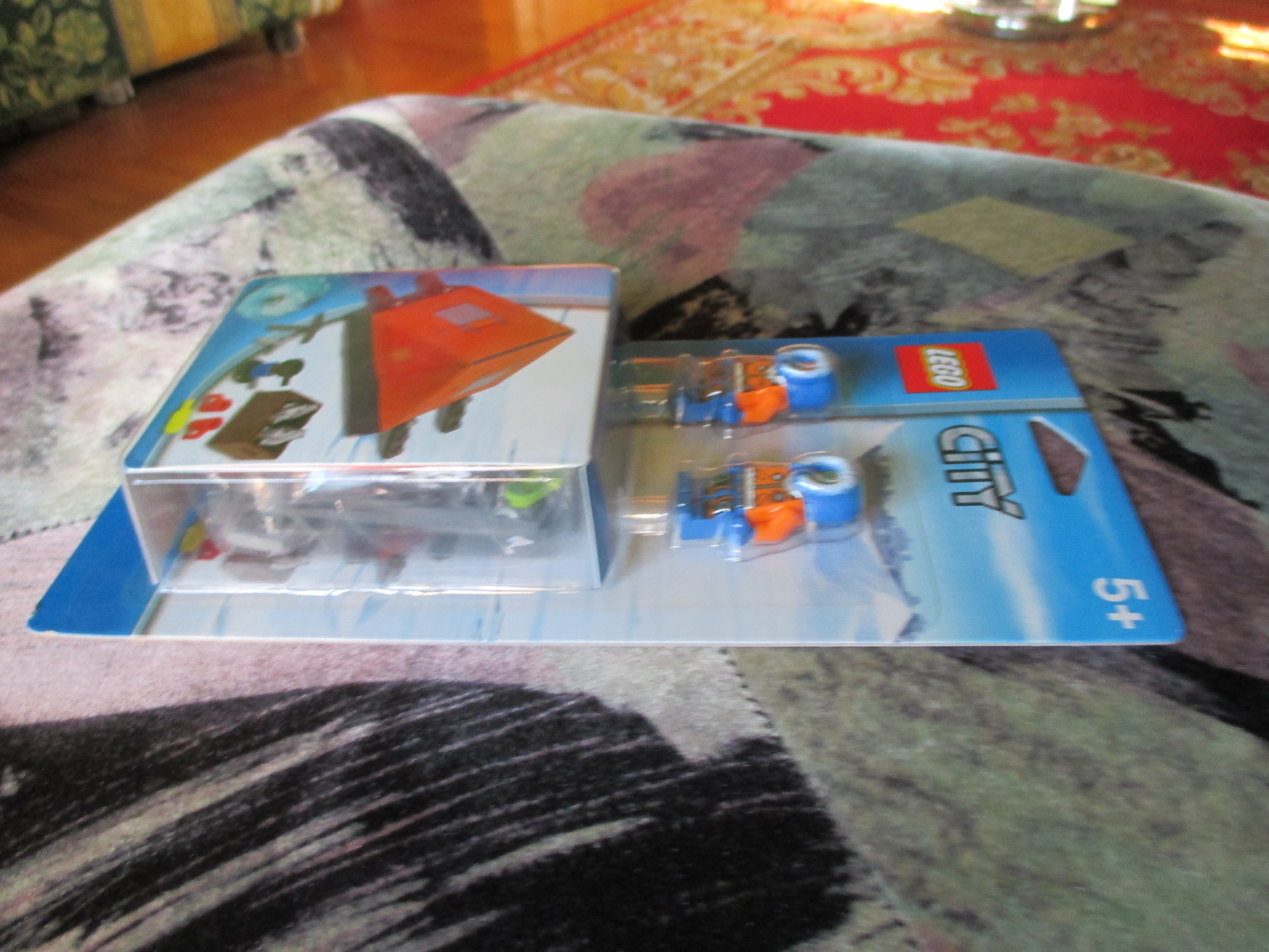850932box3.jpg