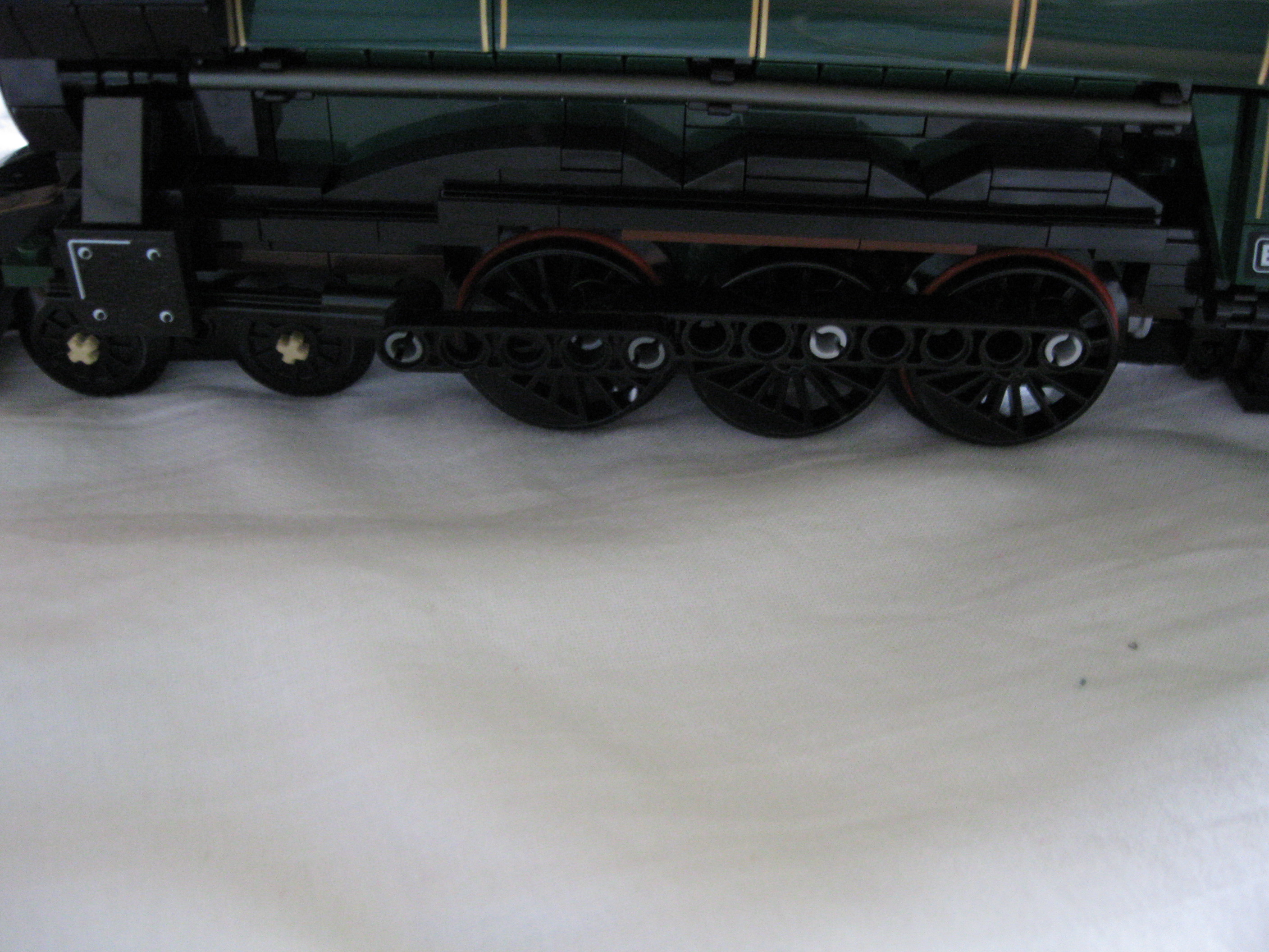 10194trainclose.jpg