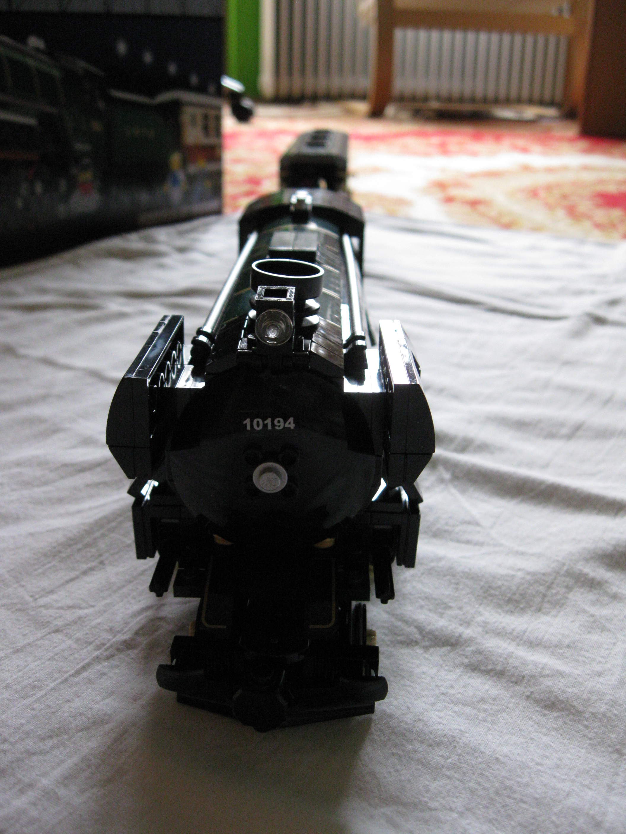 10194trainclose10.jpg