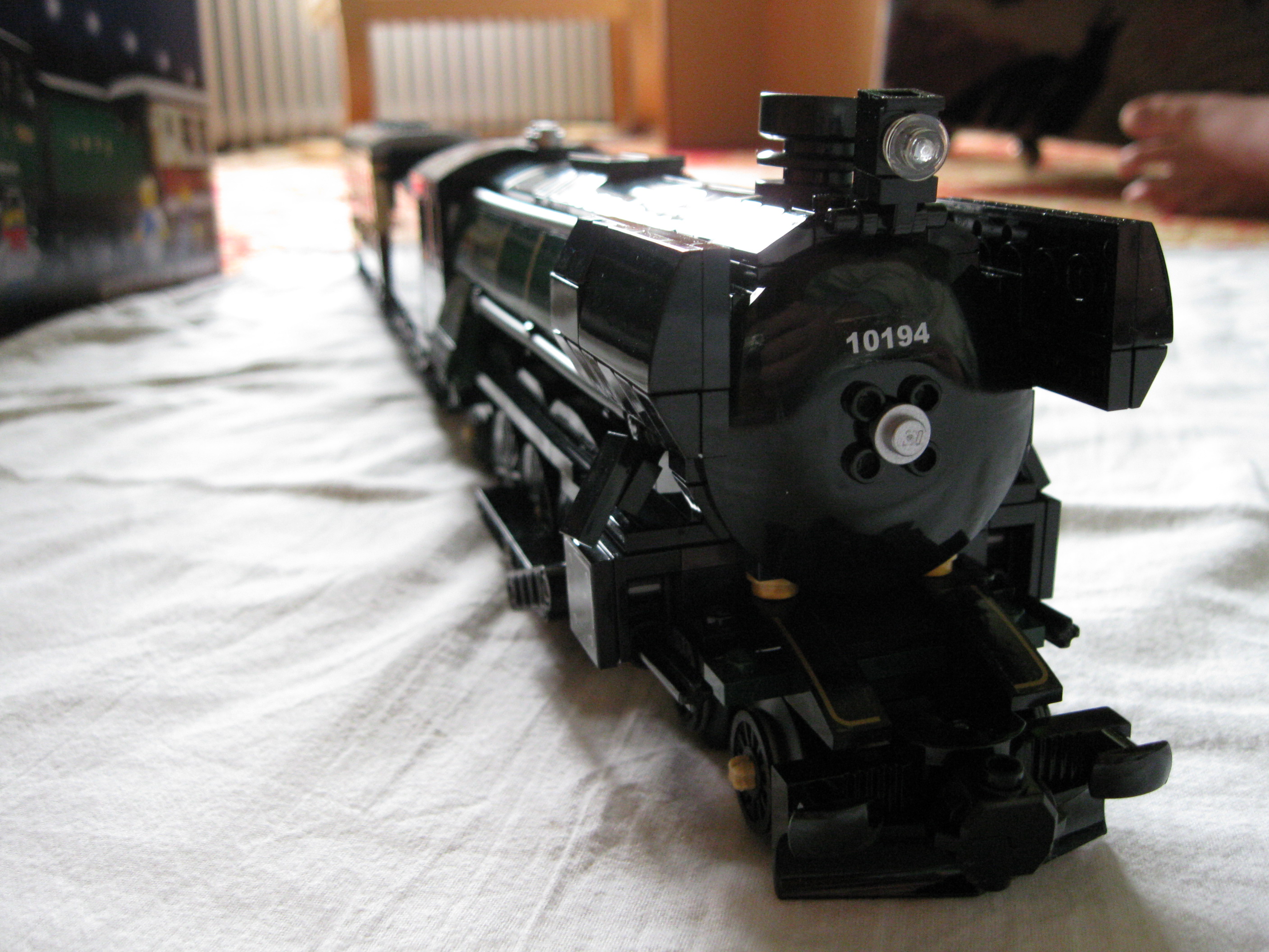 10194trainclose11.jpg
