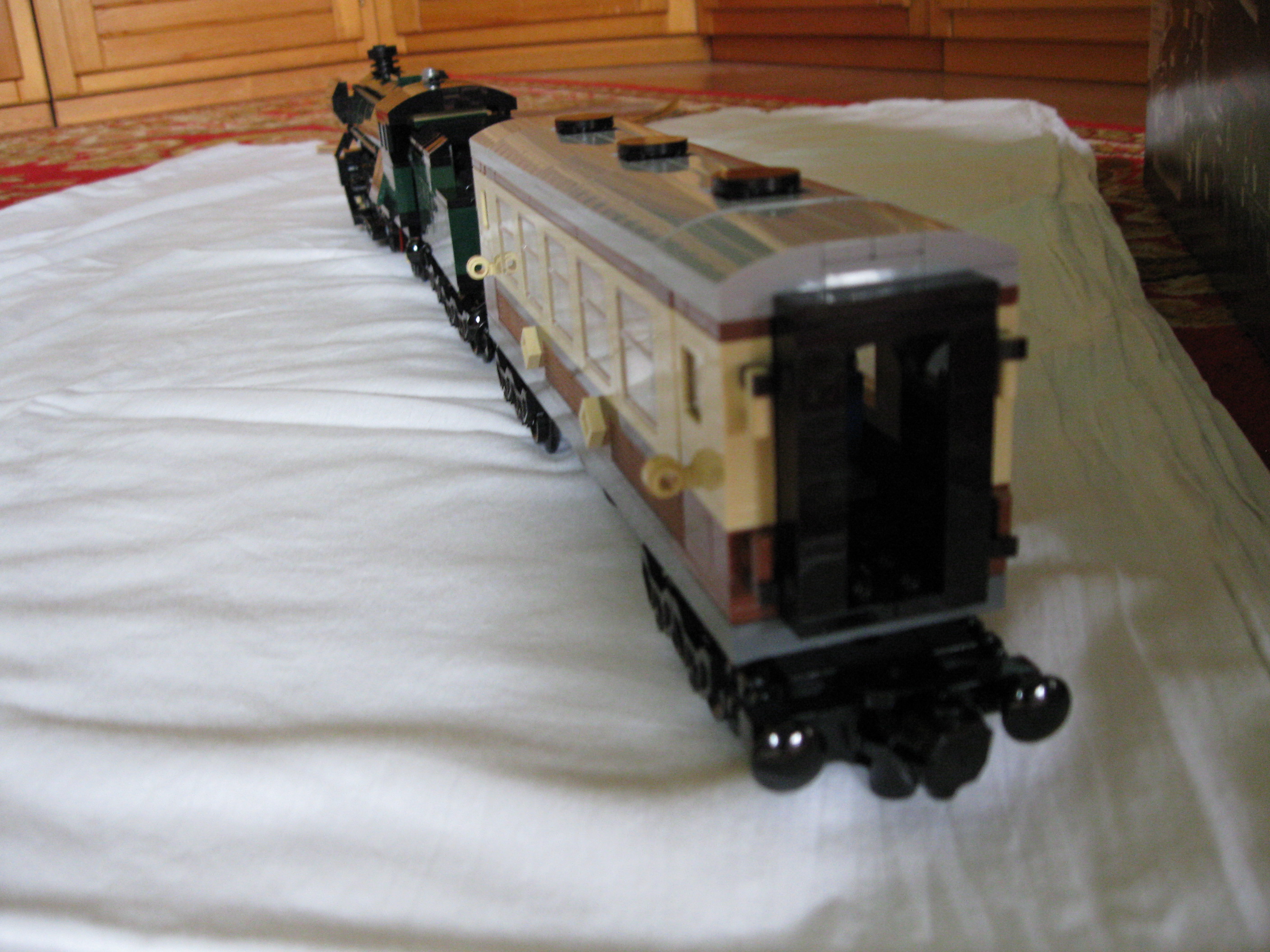 10194trainclose13.jpg