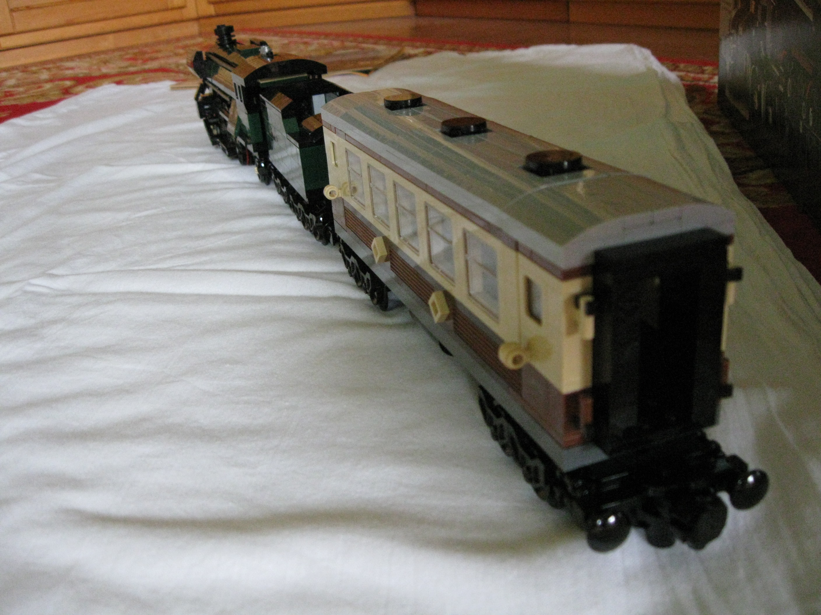 10194trainclose14.jpg