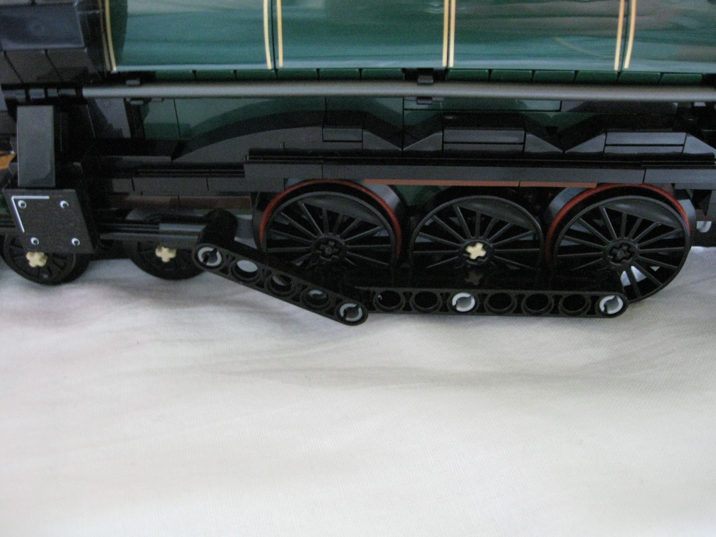 10194trainclose2.jpg