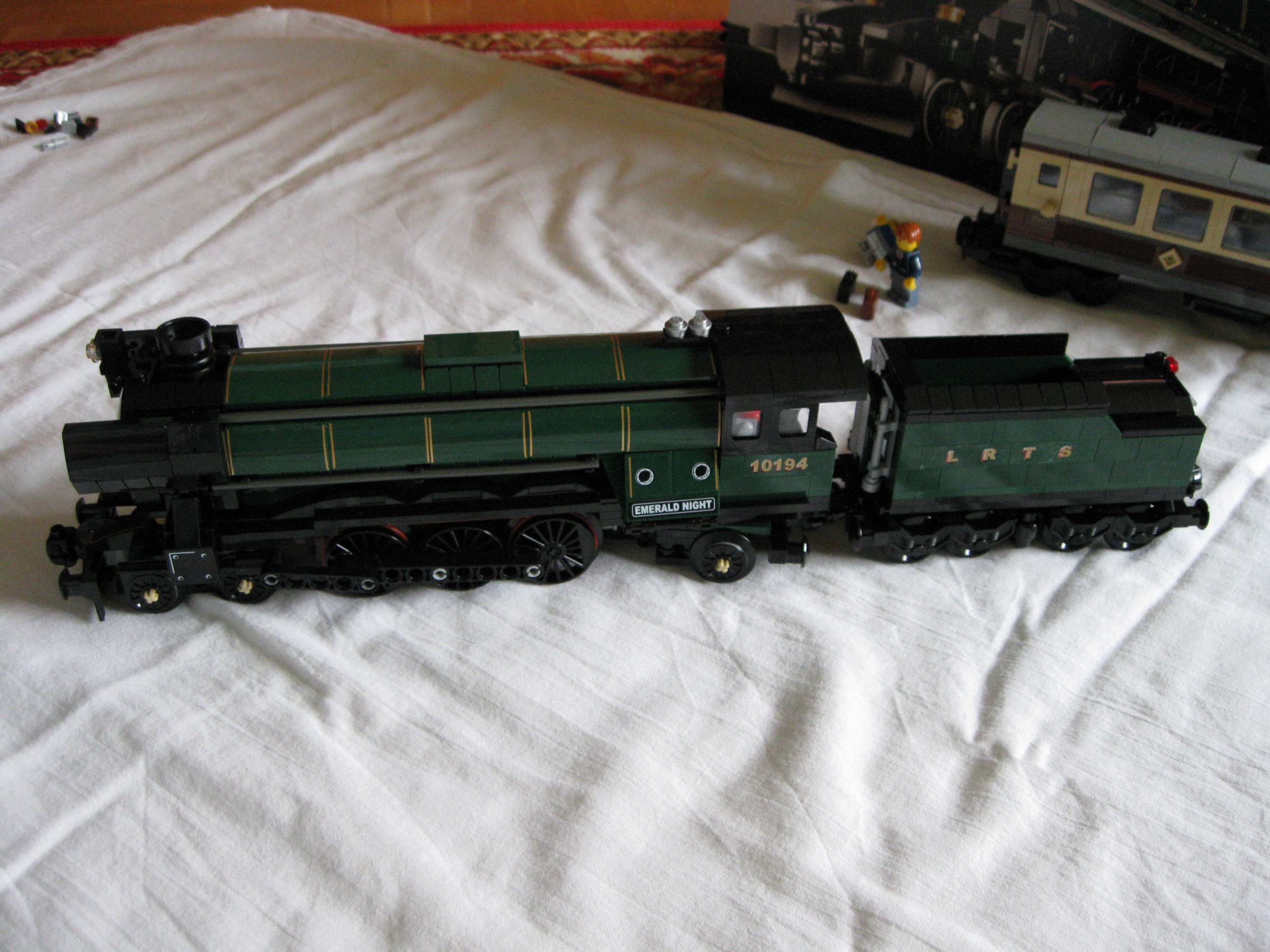 10194trainclose3.jpg