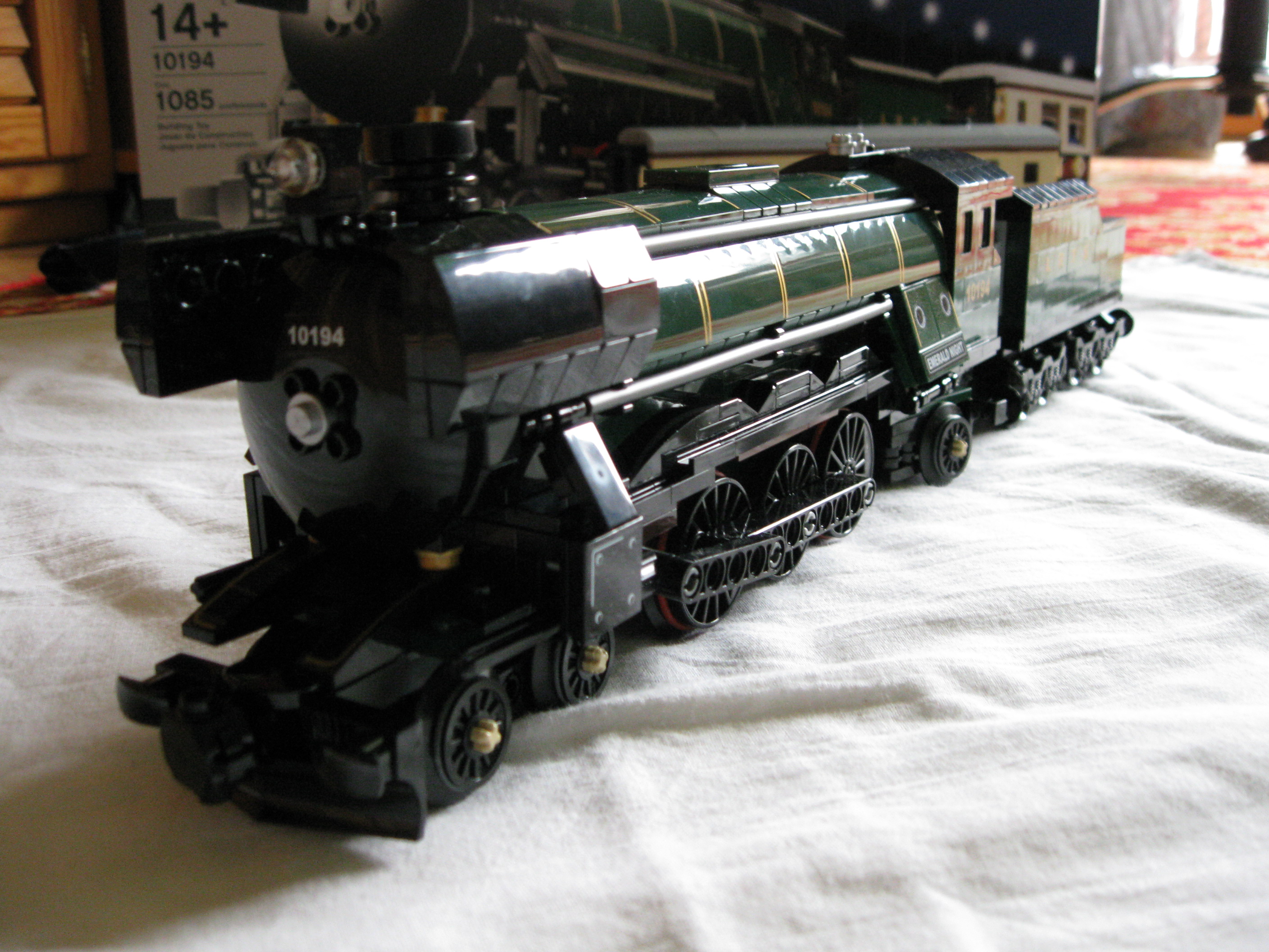 10194trainclose4.jpg