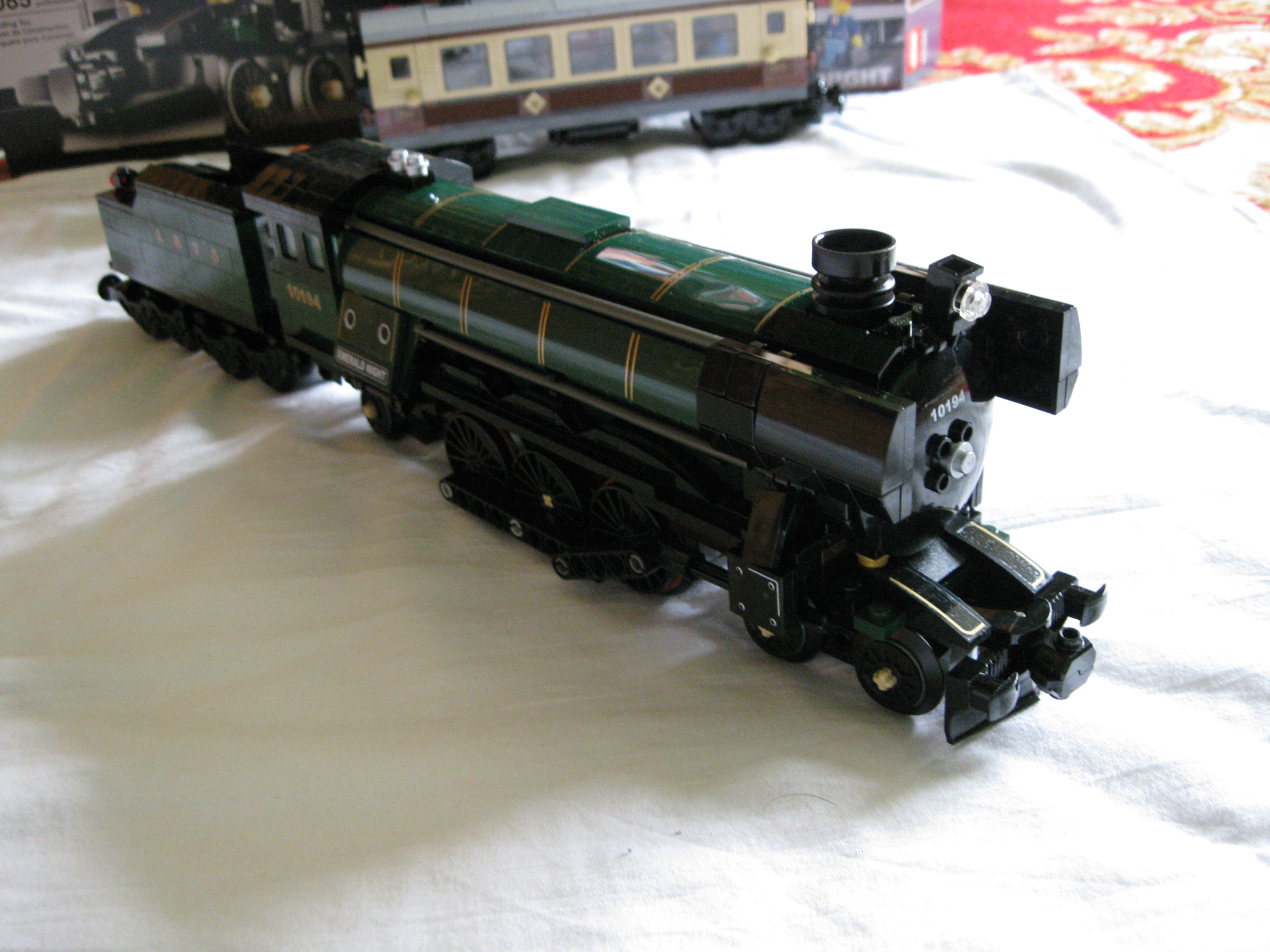 10194trainclose5.jpg