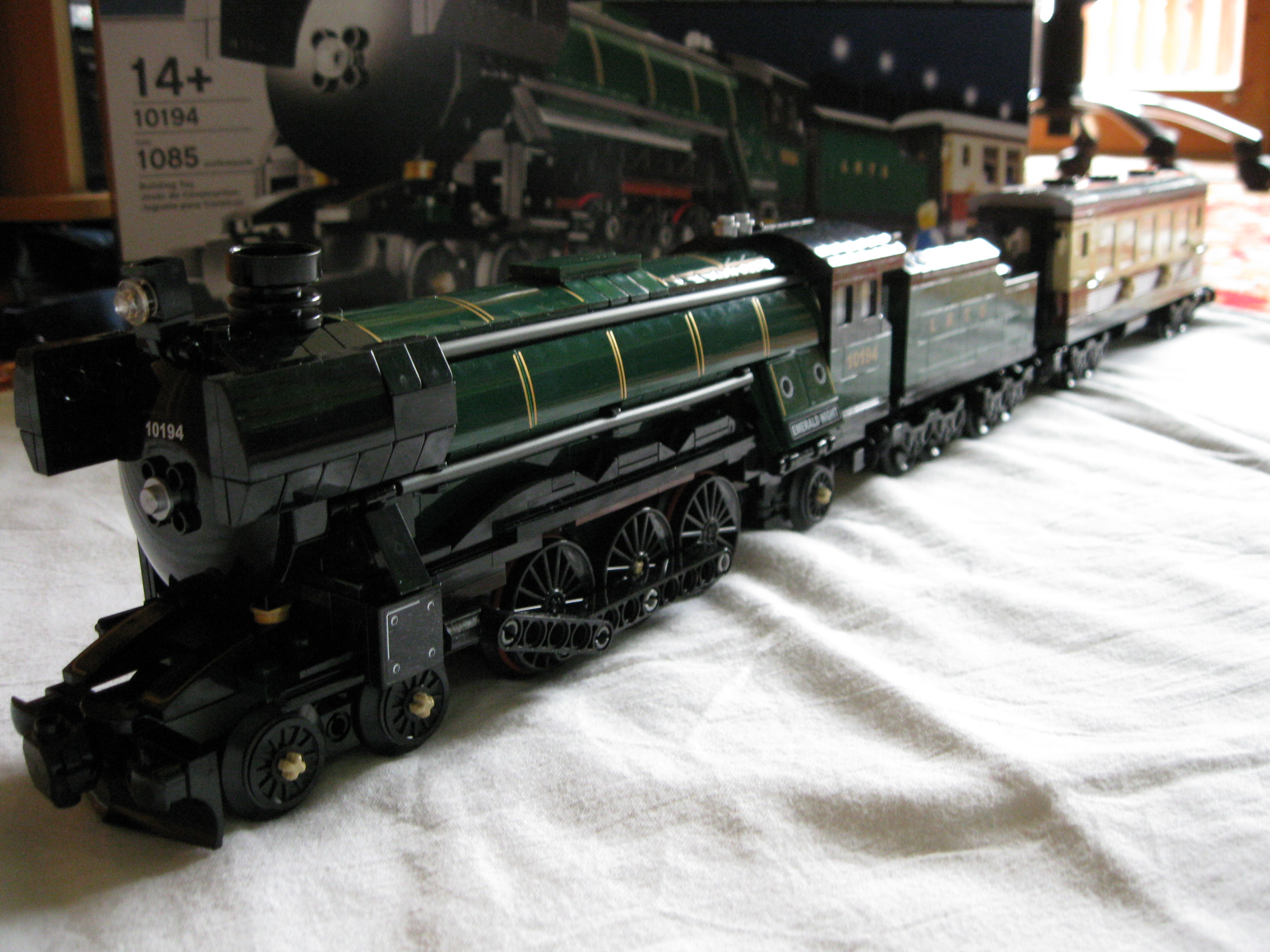10194trainclose7.jpg