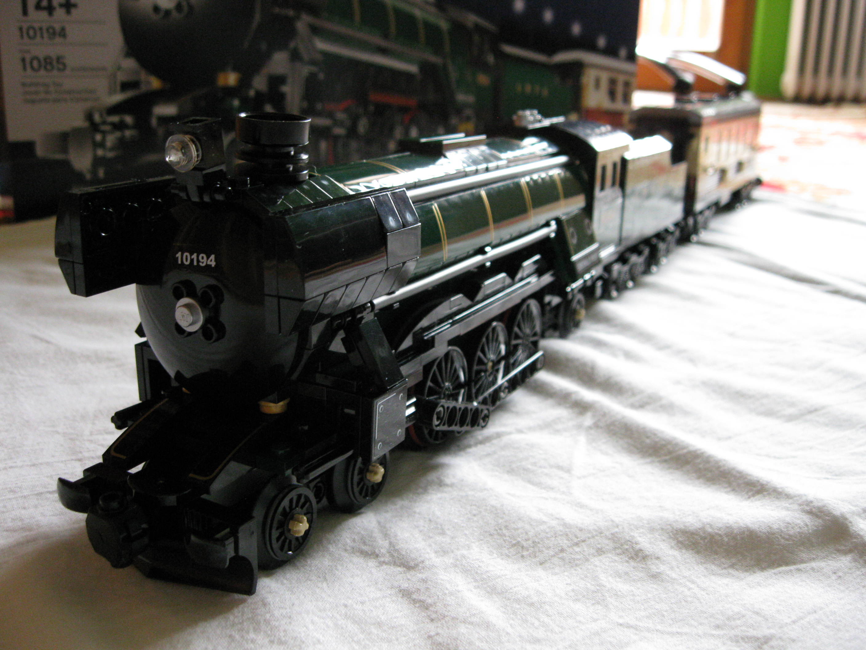 10194trainclose8.jpg