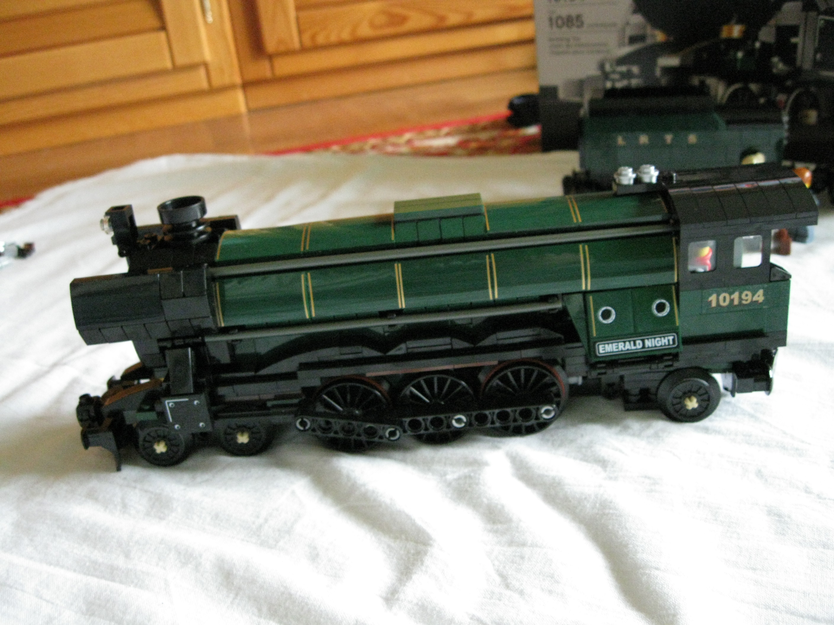 10194trainleft.jpg