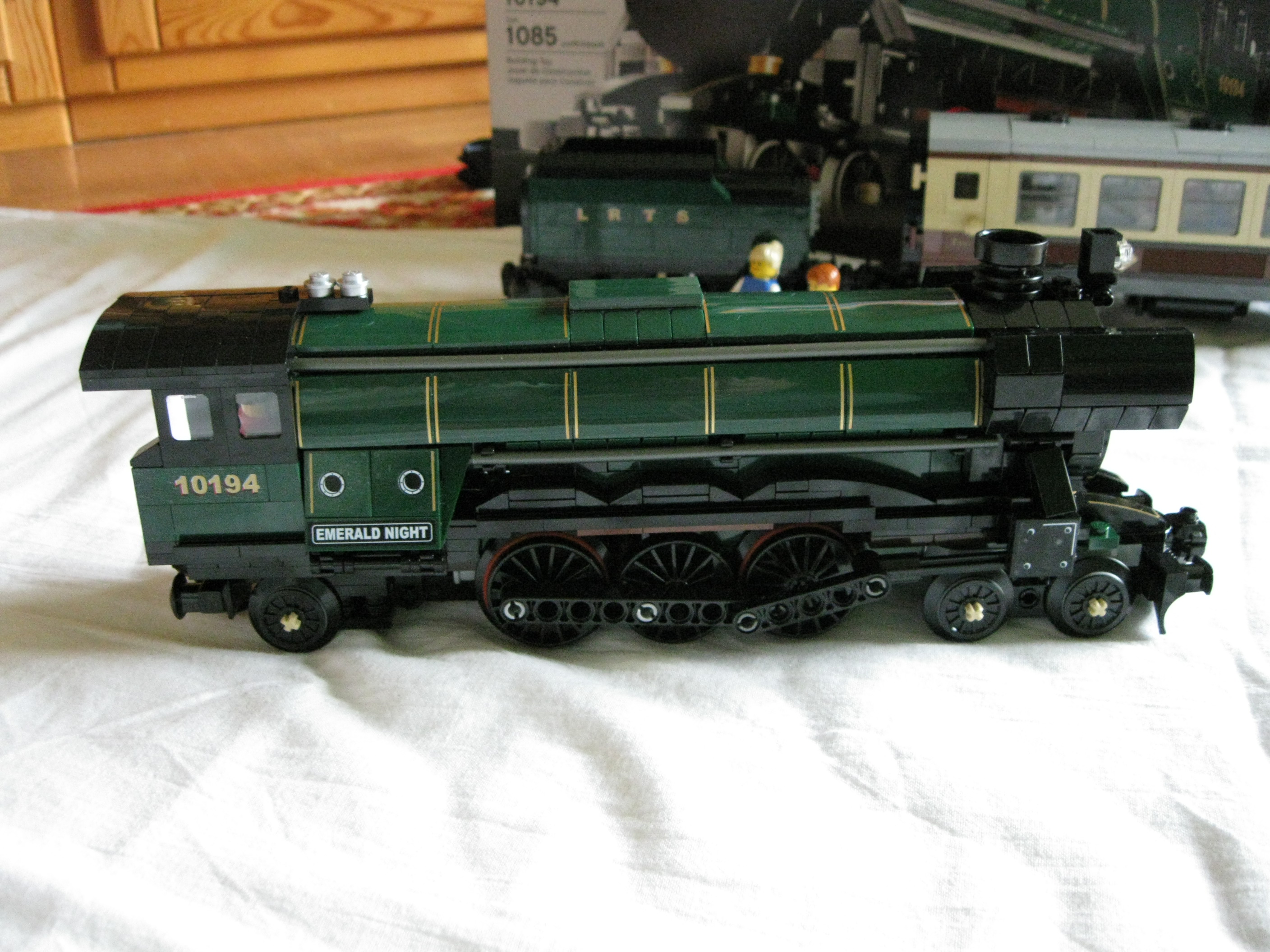 10194trainright.jpg
