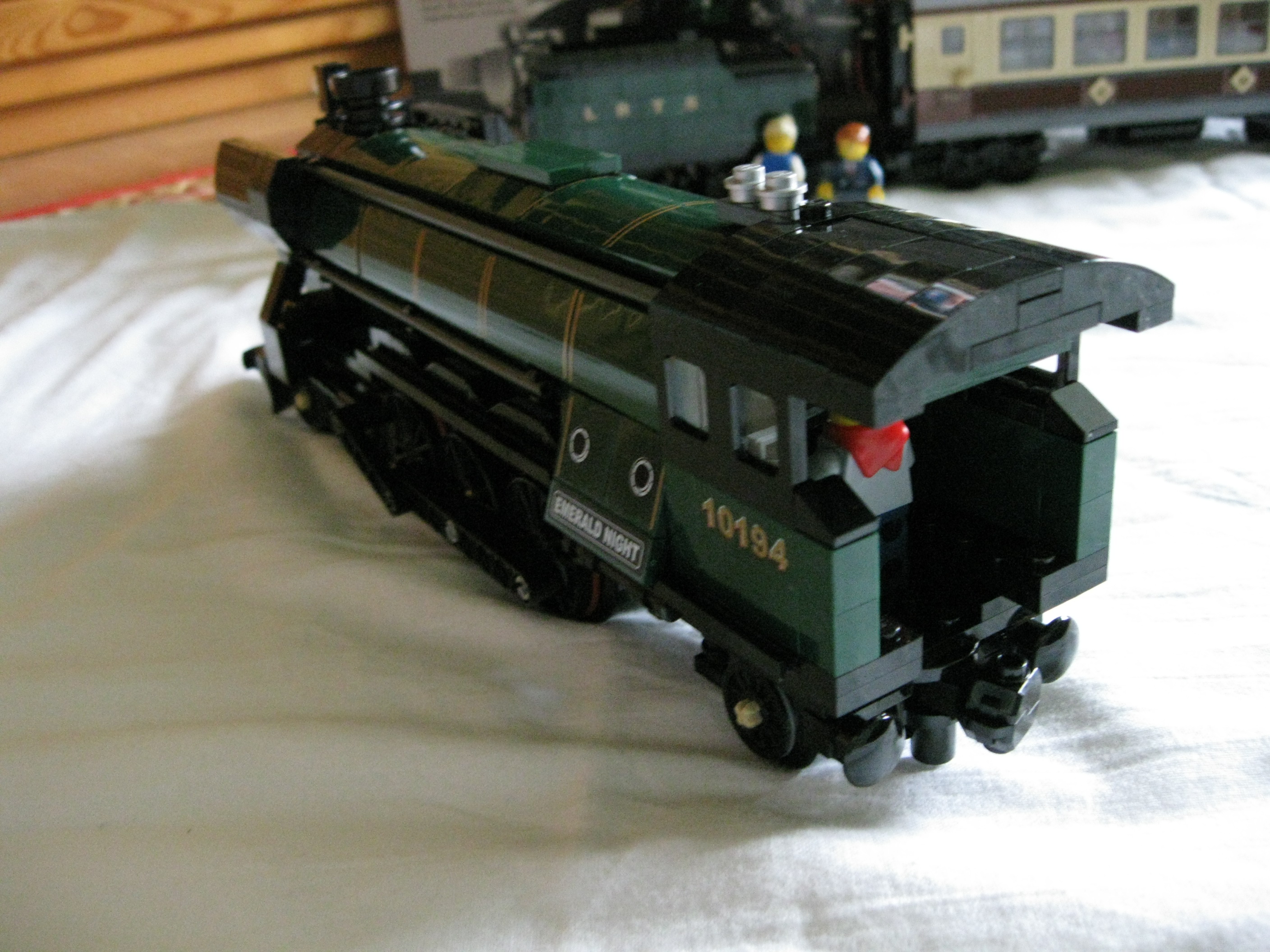 10194trainside2.jpg