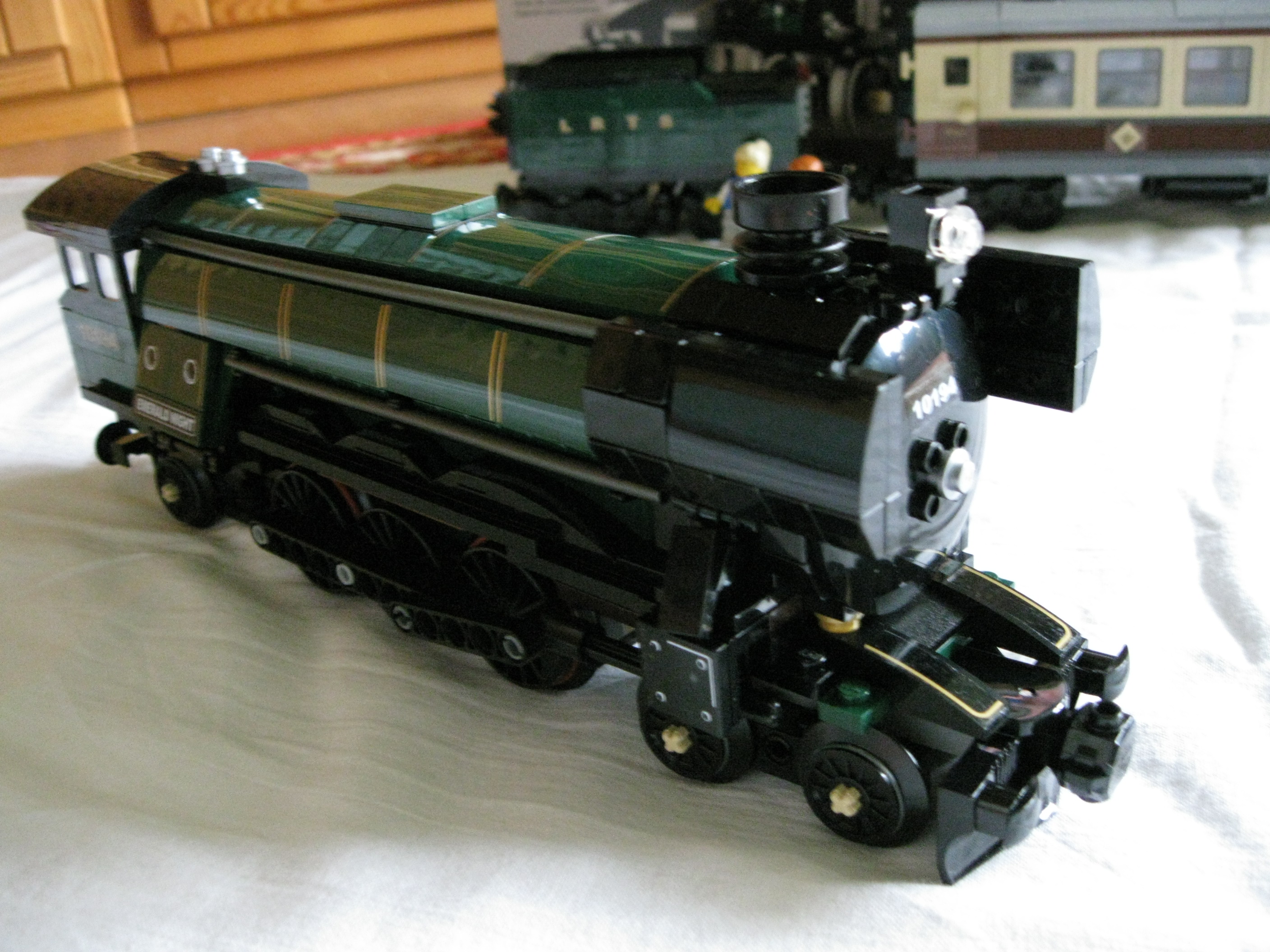 10194trainside4.jpg