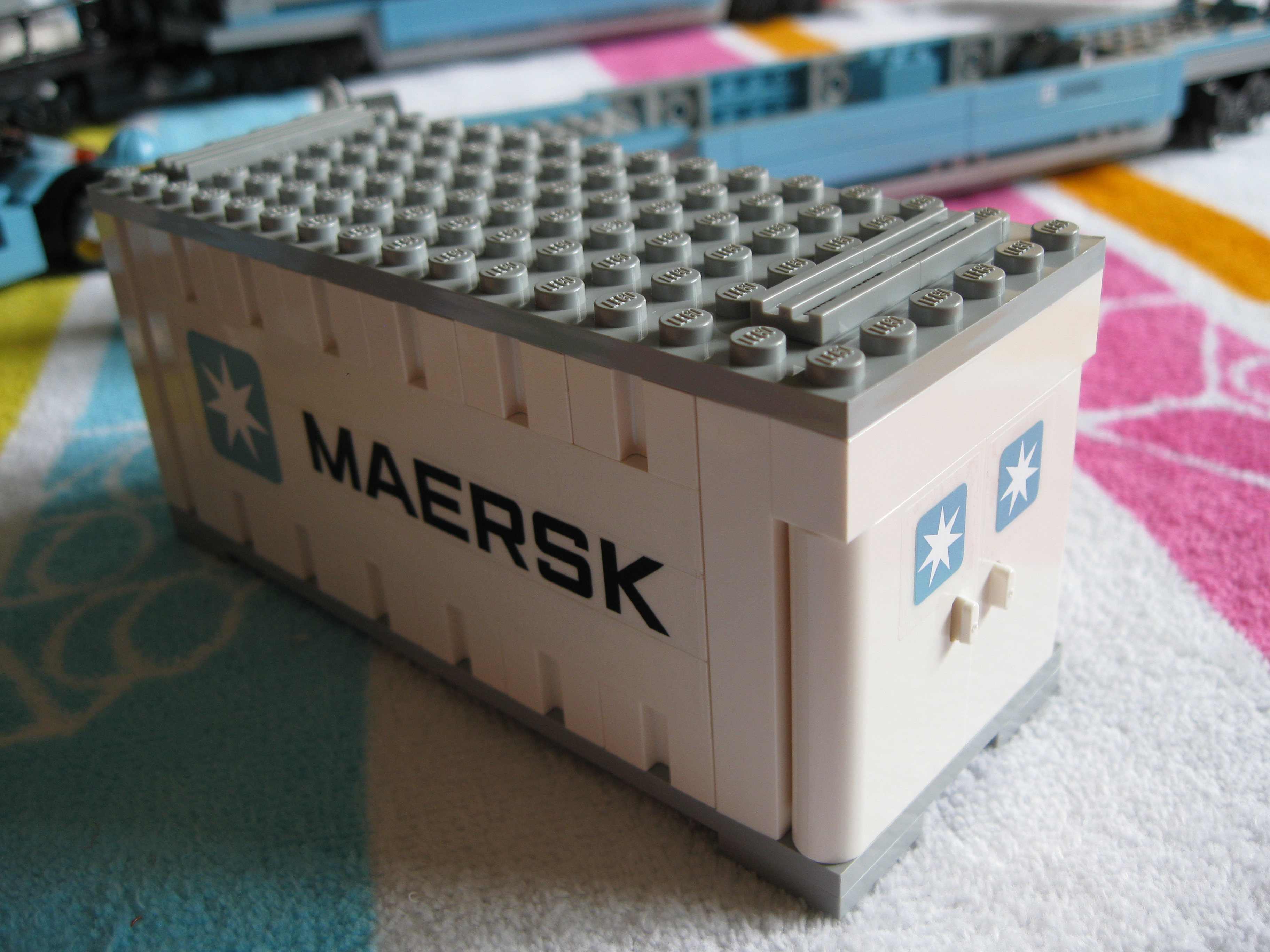 10219fridgecontainer2.jpg