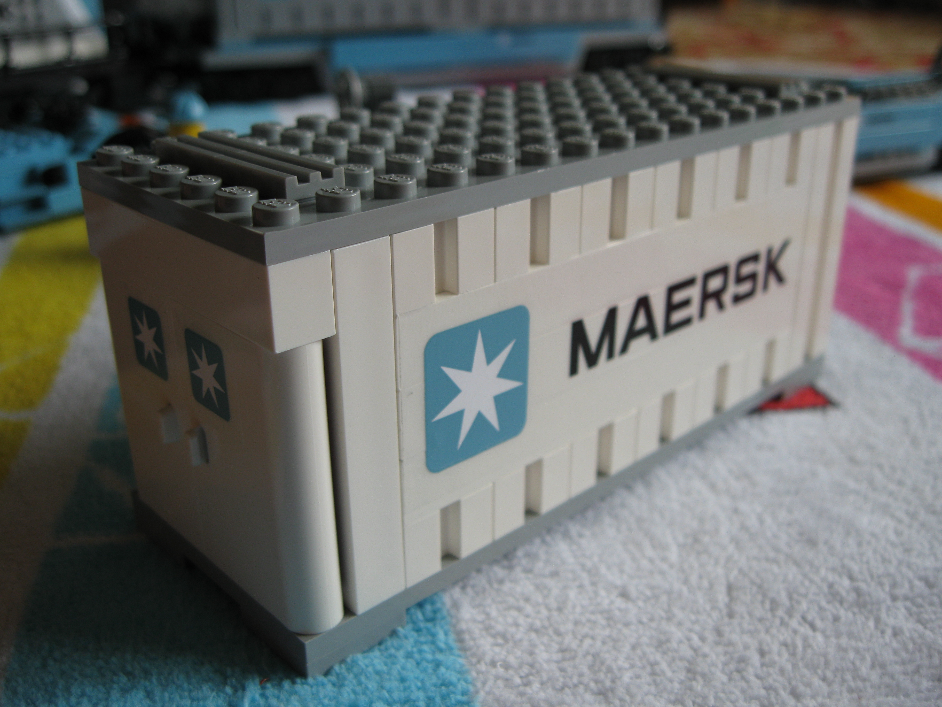 10219fridgecontainer3.jpg