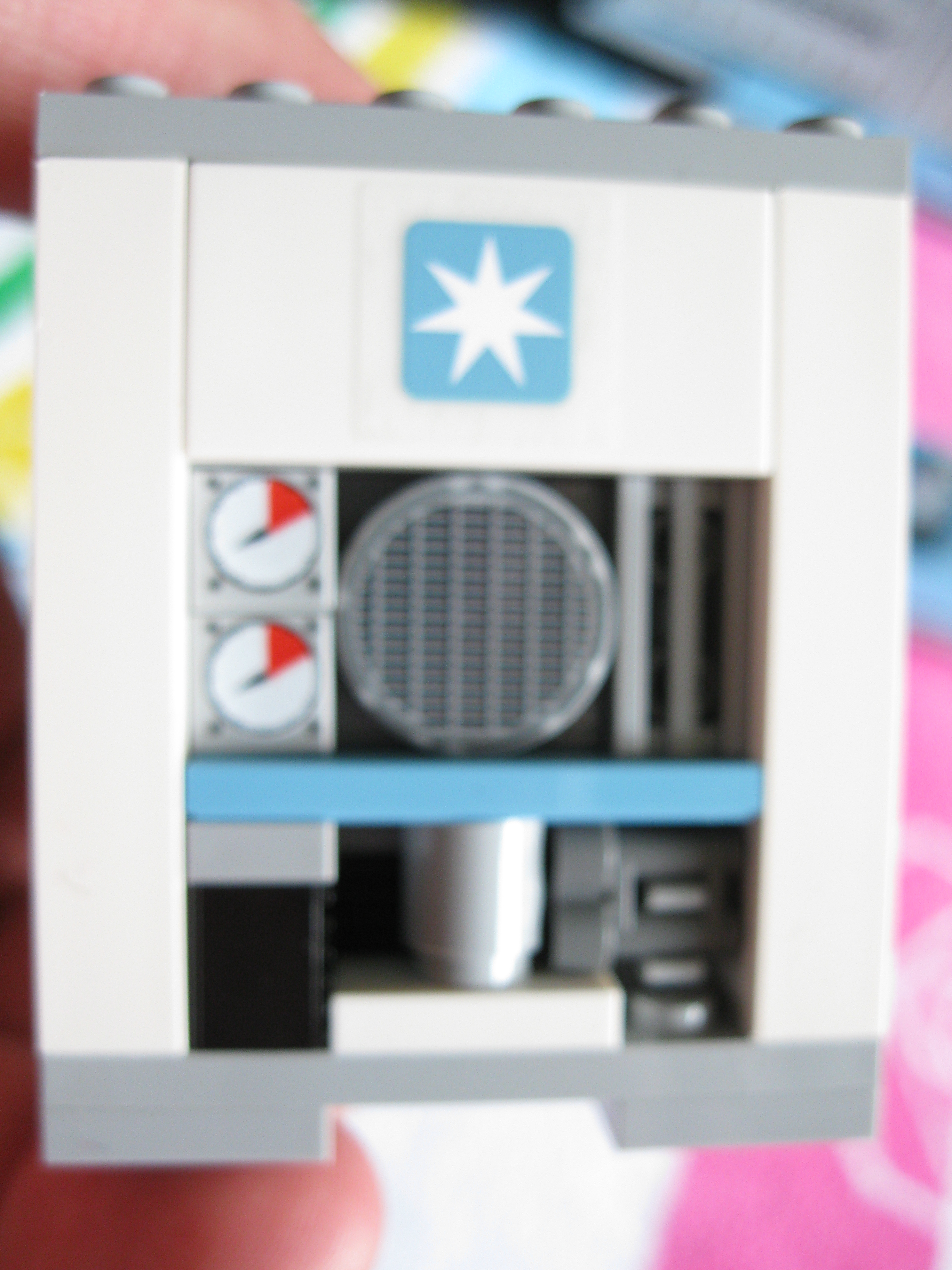 10219fridgecontainerfront.jpg