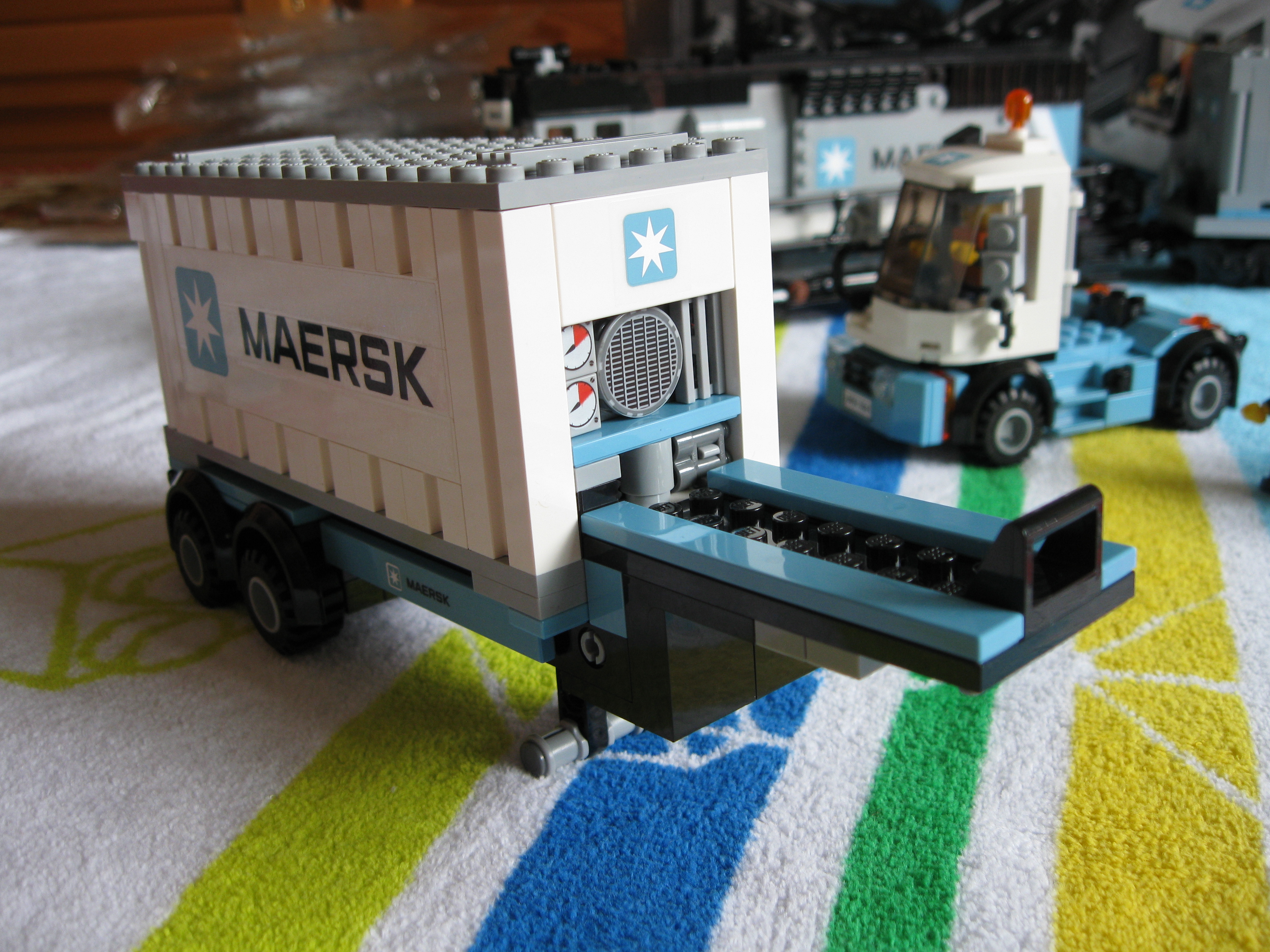 10219trailerwithcontainer4.jpg
