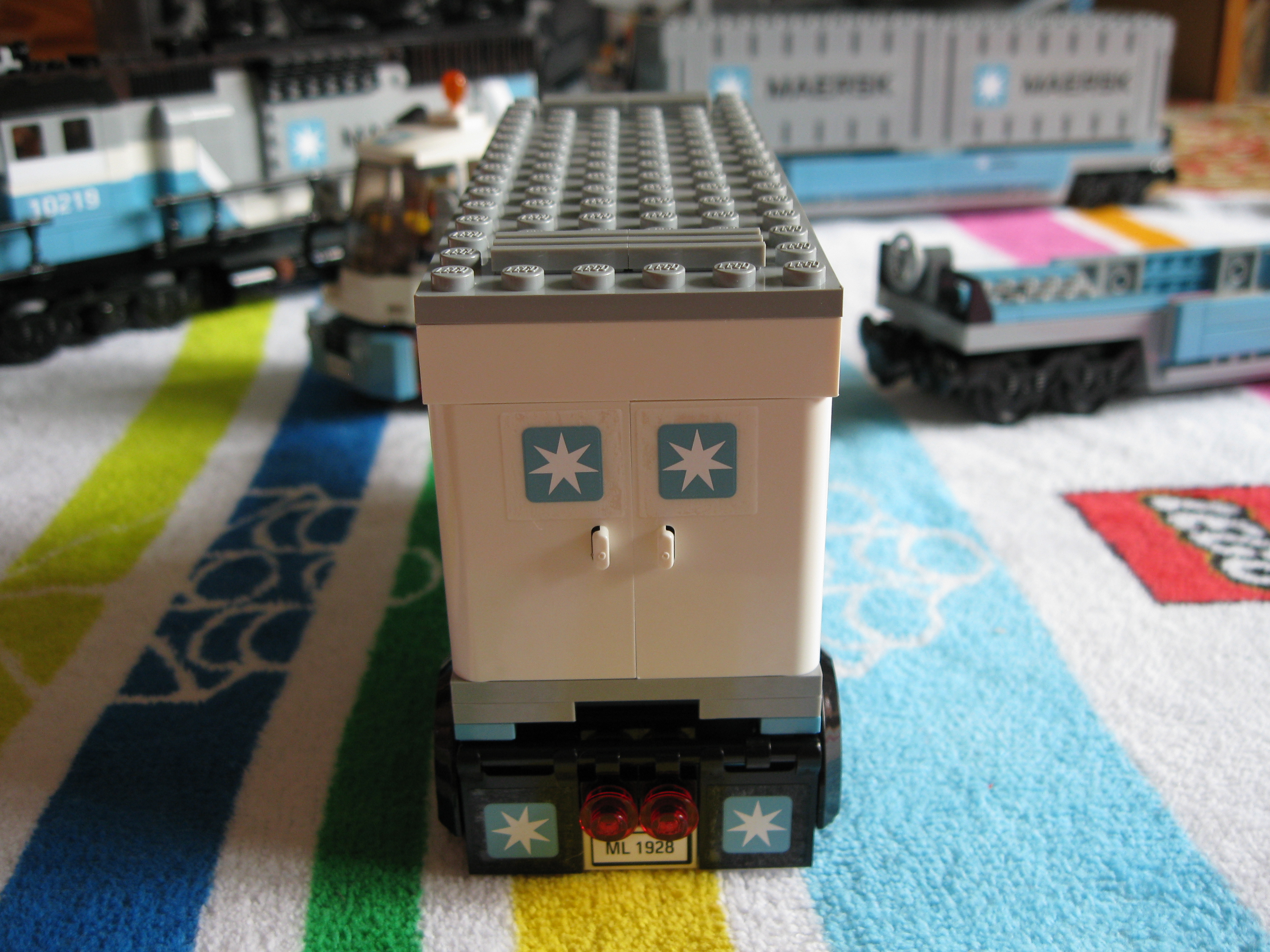 10219trailerwithcontainerback.jpg