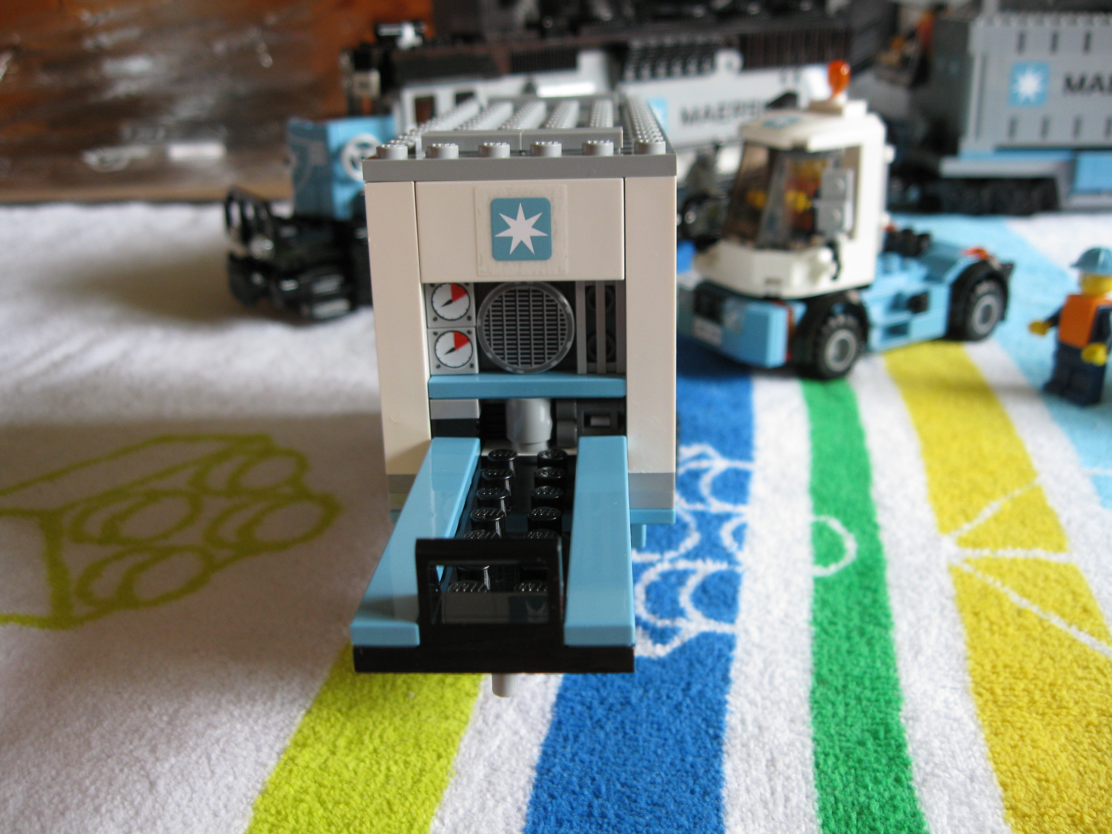 10219trailerwithcontainerfront.jpg