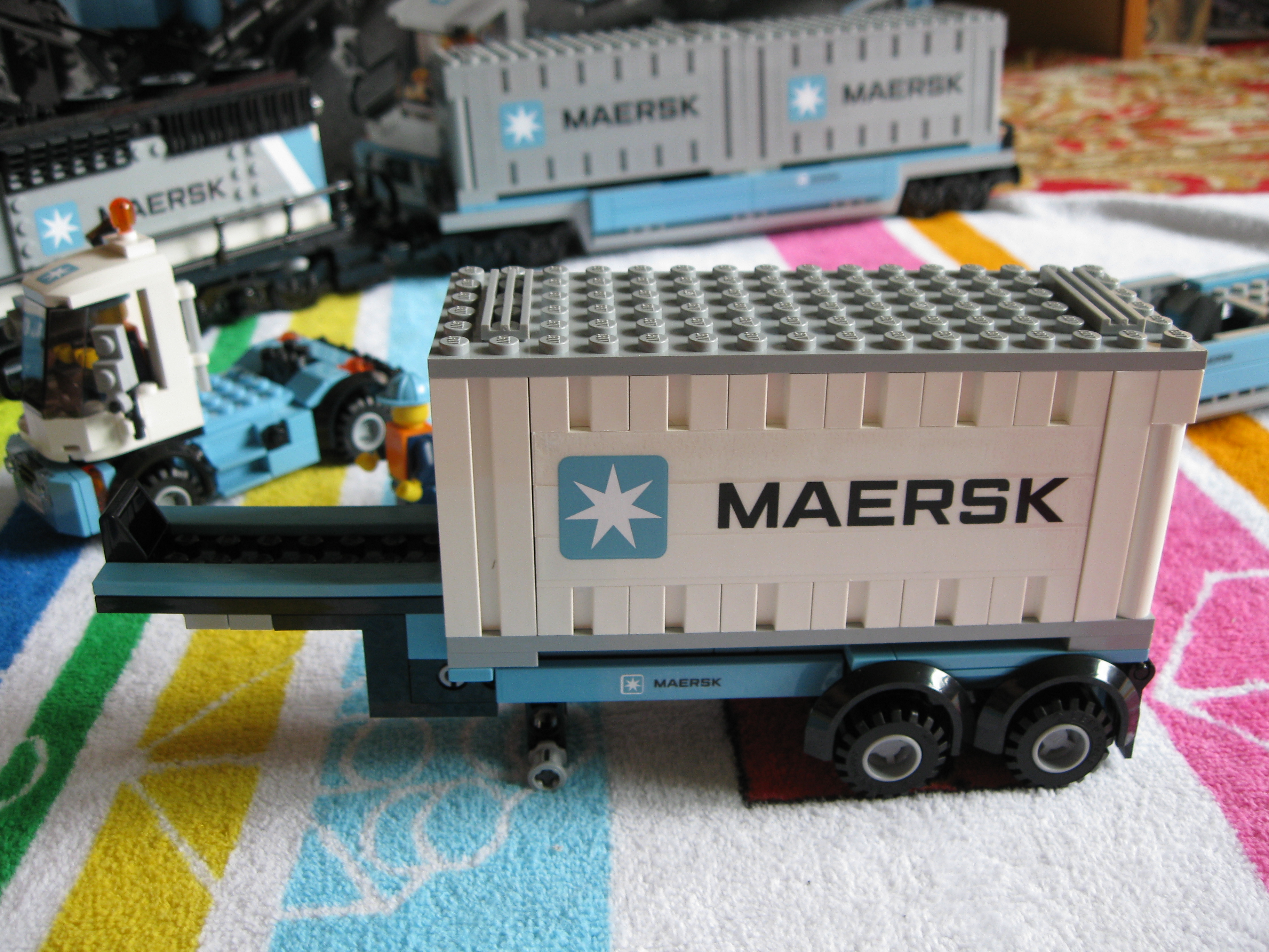 10219trailerwithcontainerleft.jpg