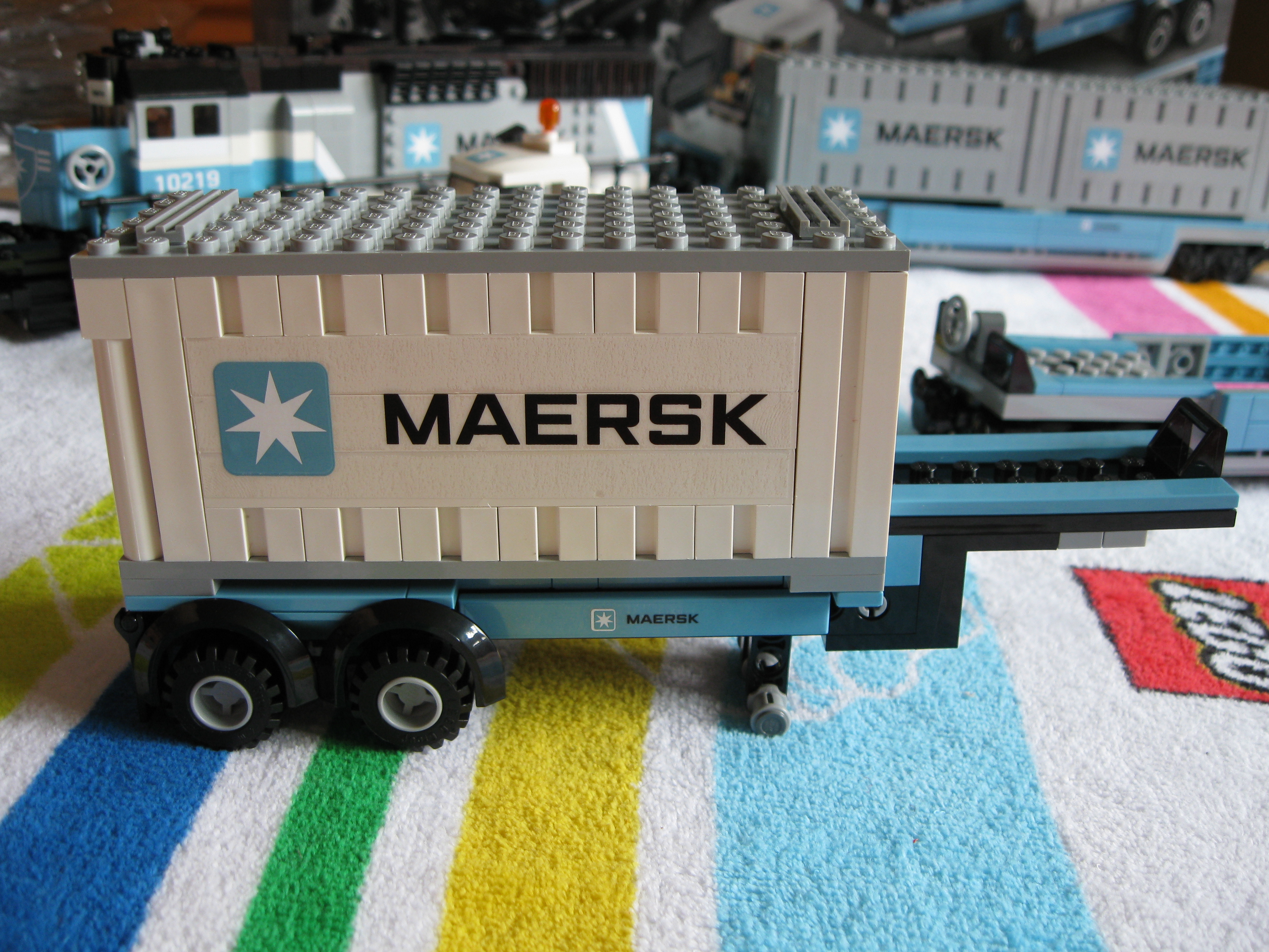 10219trailerwithcontainerright.jpg