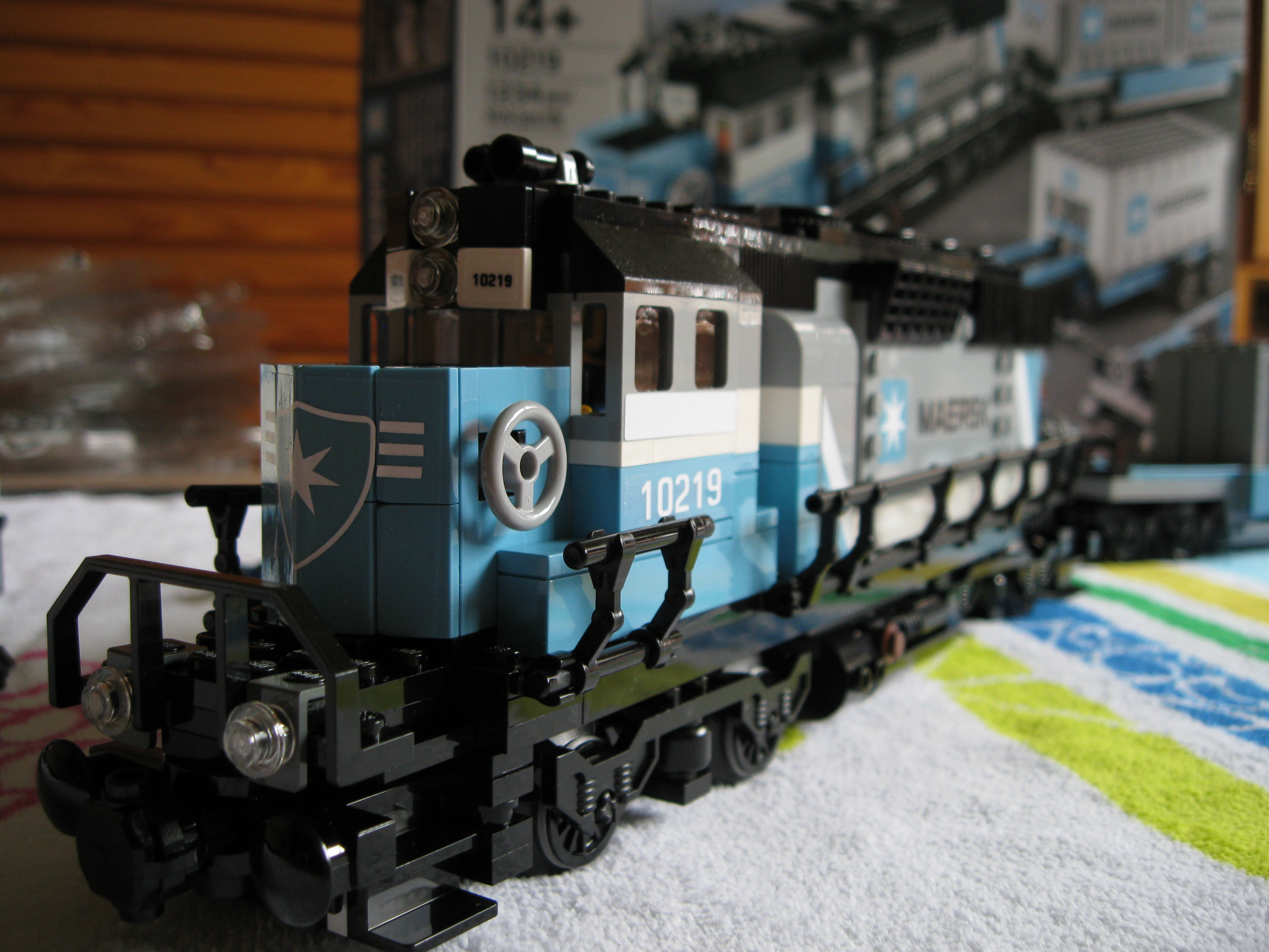 10219train2.jpg