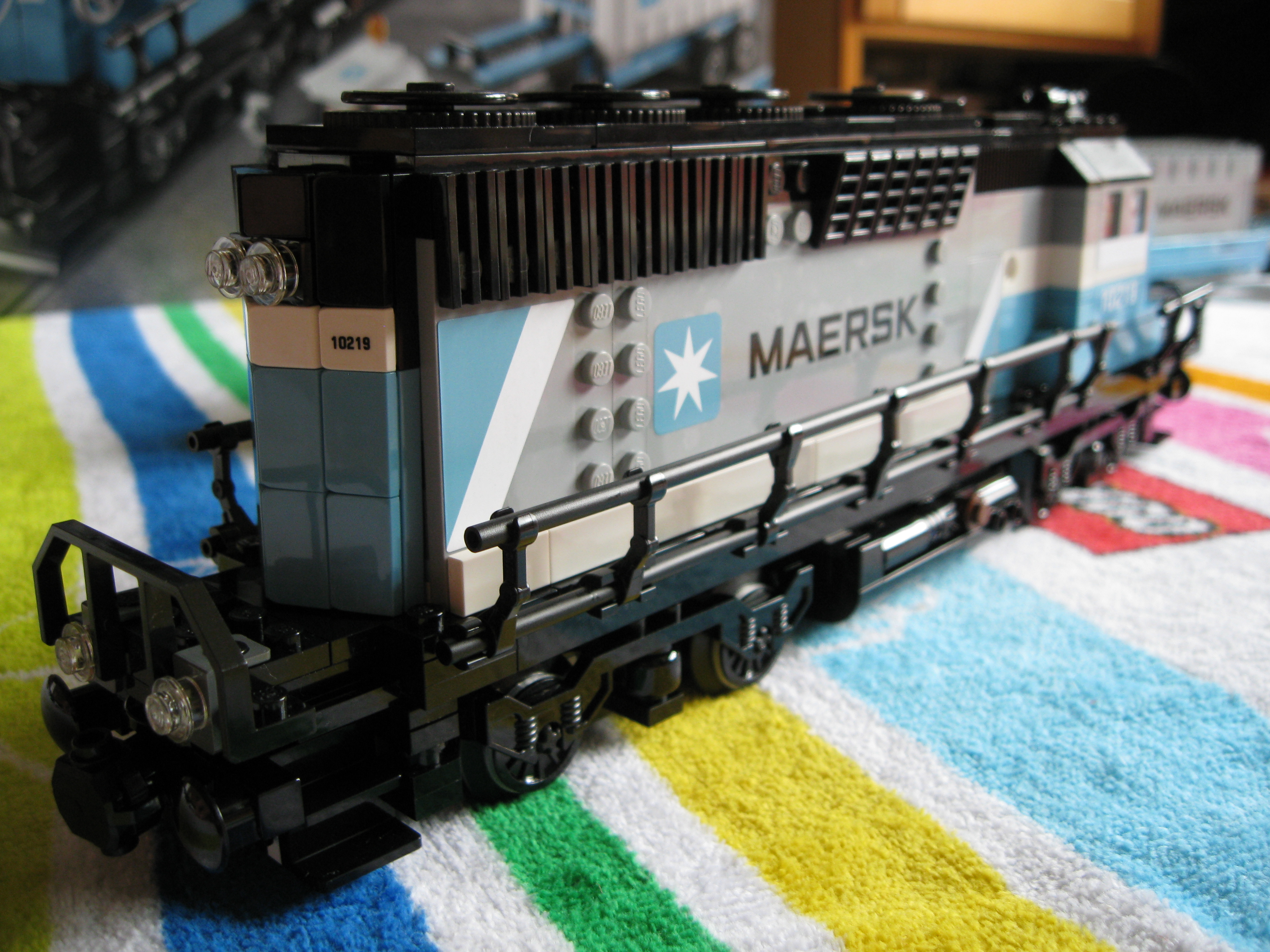 10219train4.jpg