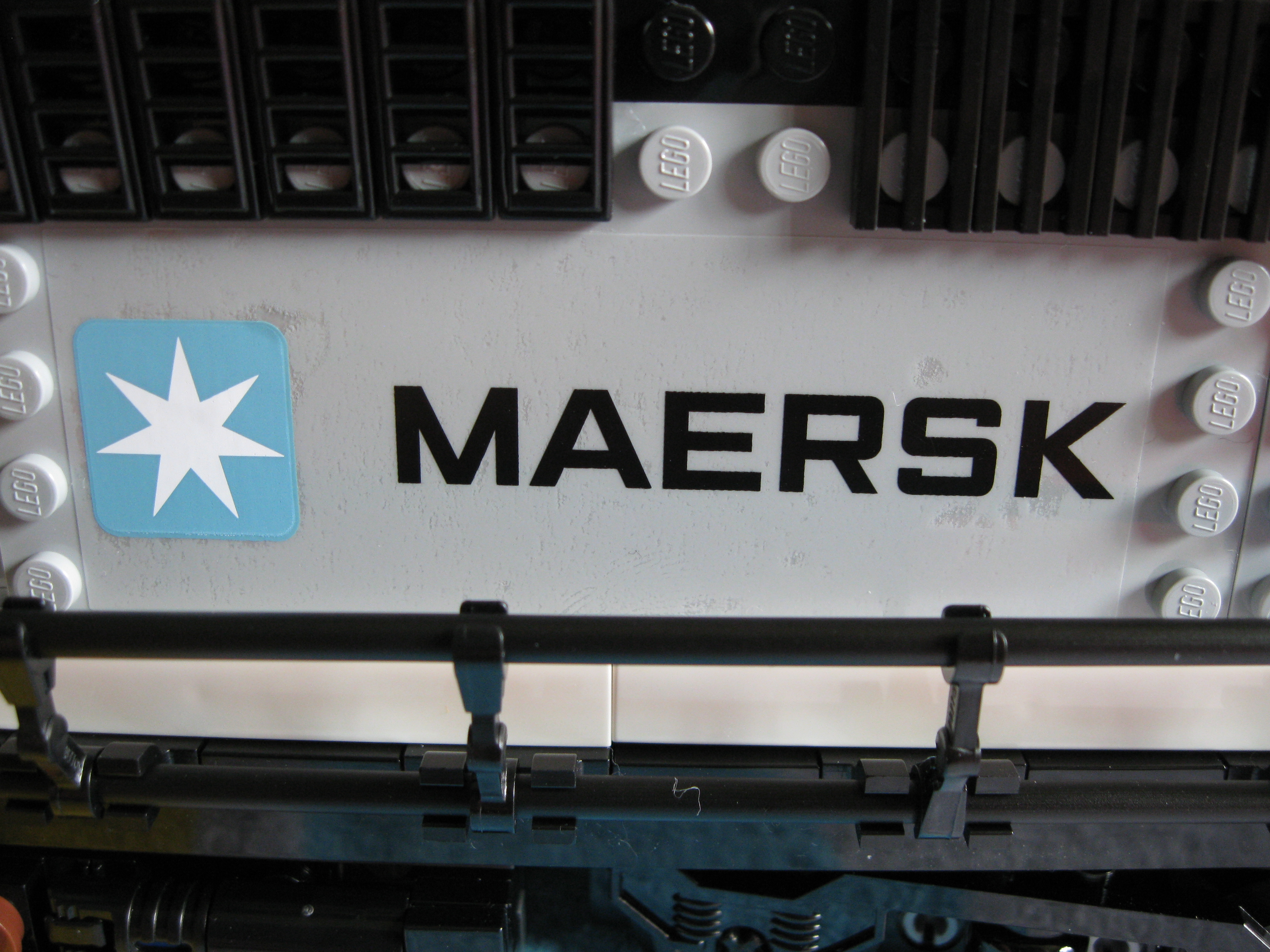 10219trainmaersk.jpg