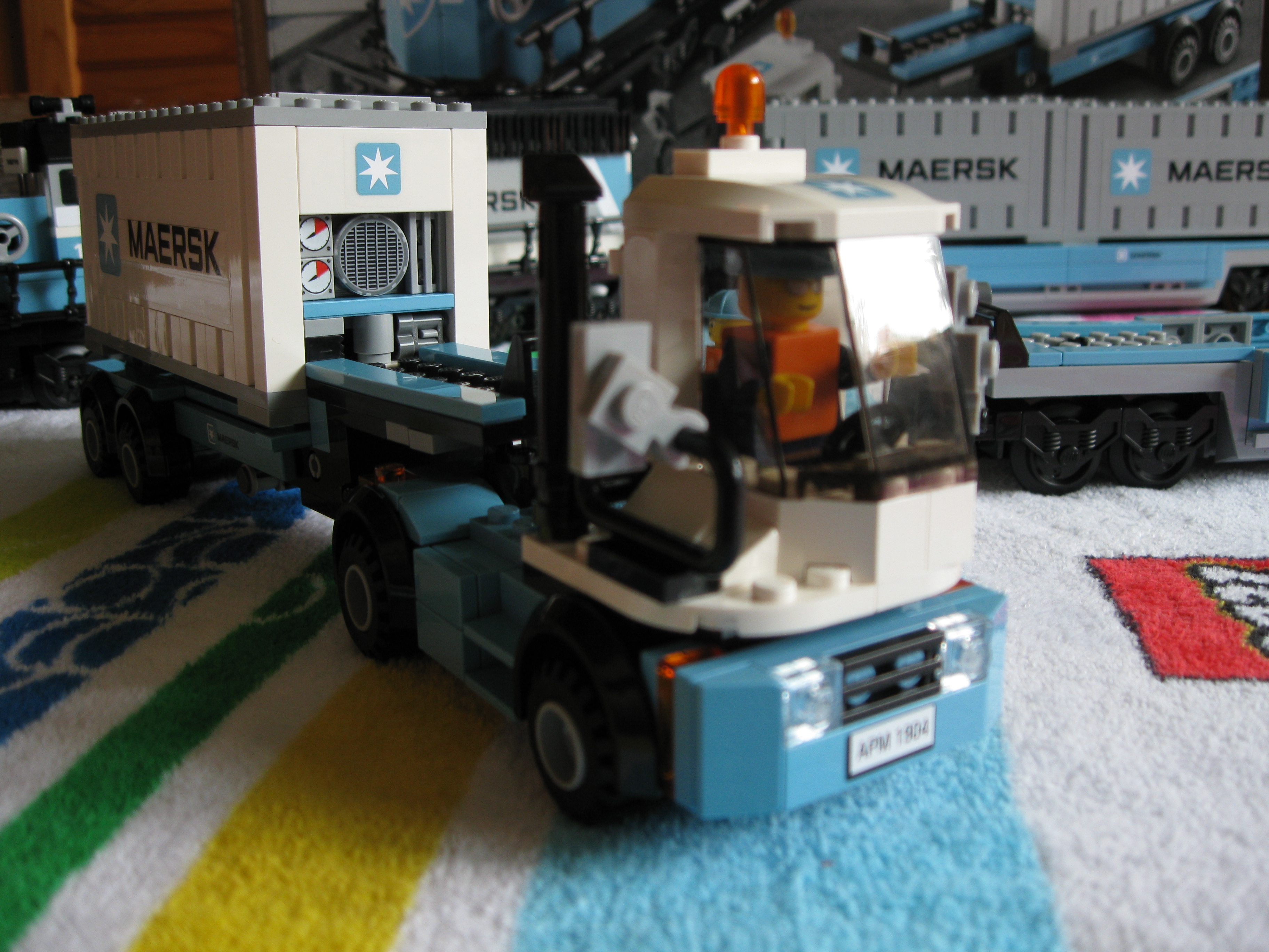 10219truckwithtrailerandcontainer6.jpg