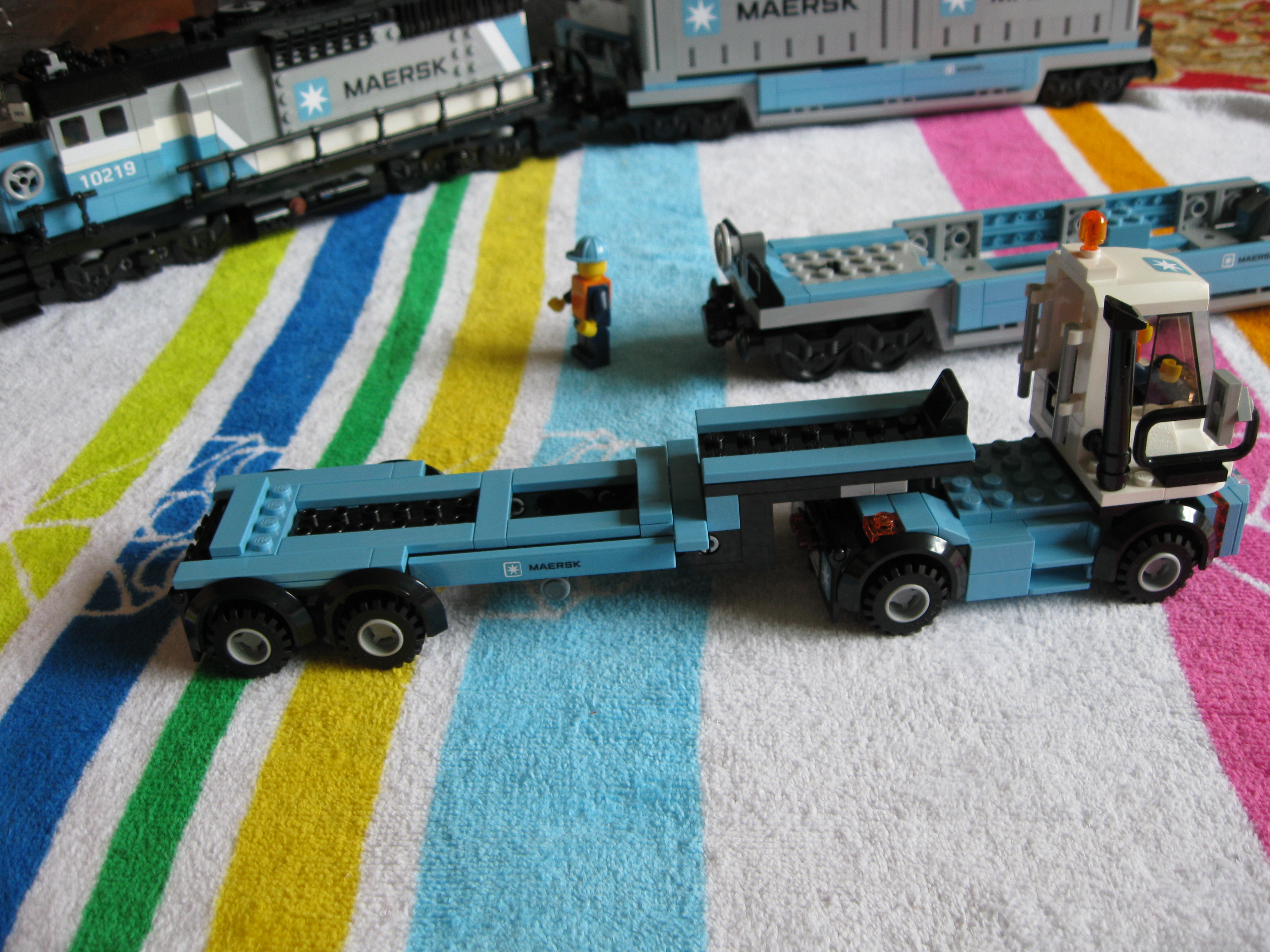 10219truckwithtrailerright.jpg