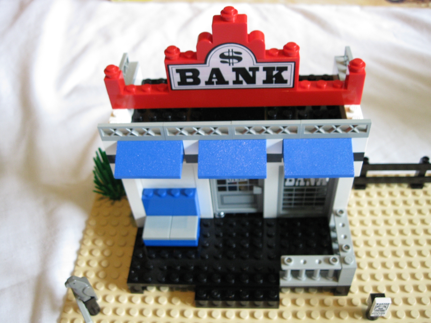6765bankclose6.jpg