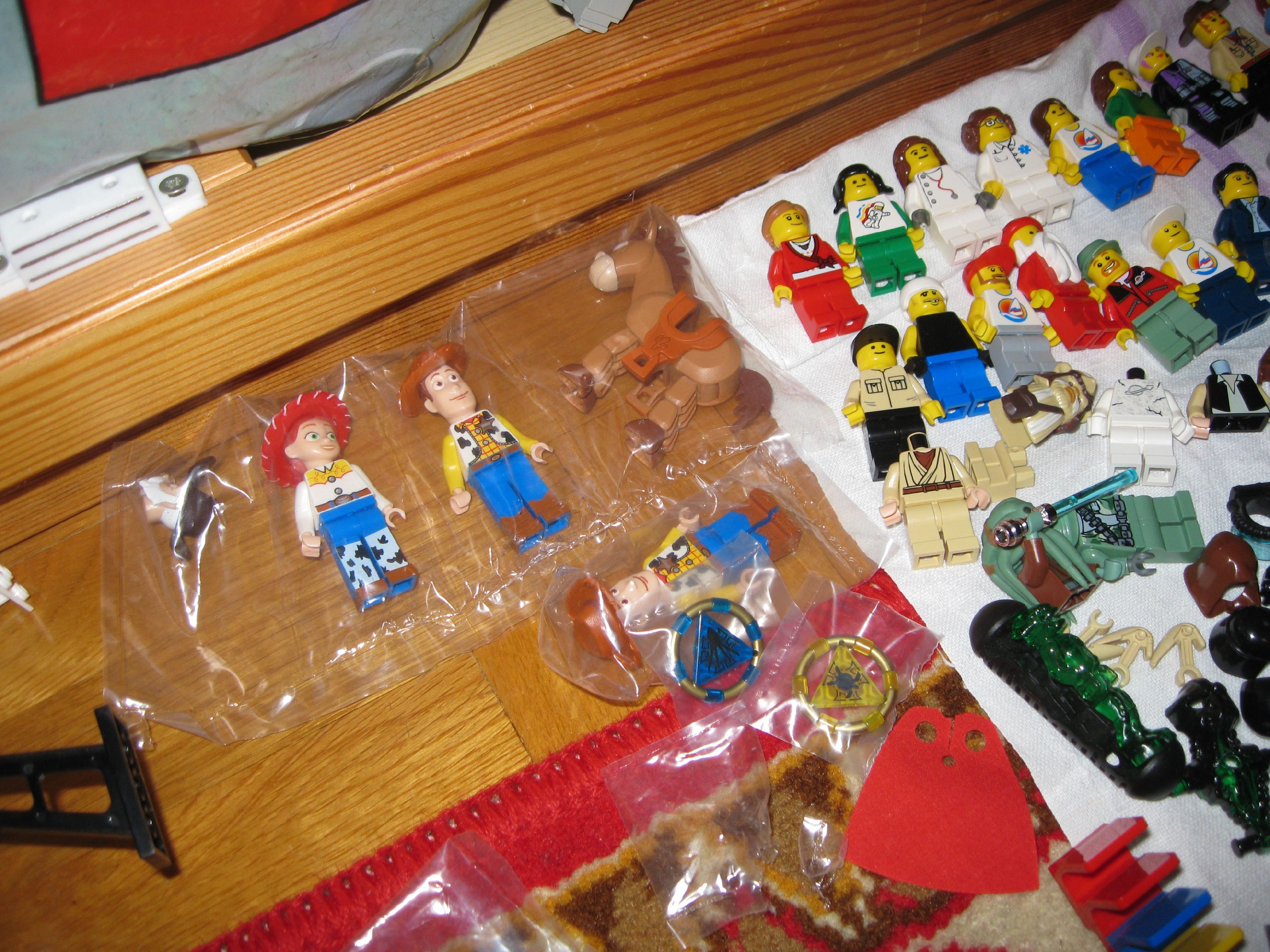 2011minifigs.jpg
