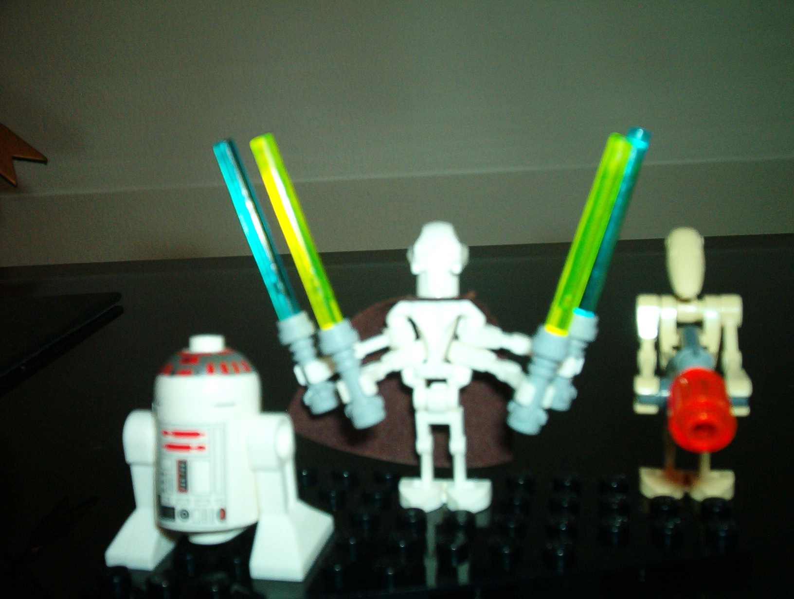 general_grievous_r4-p17_and_droid_with_mini_machine_gun.jpg