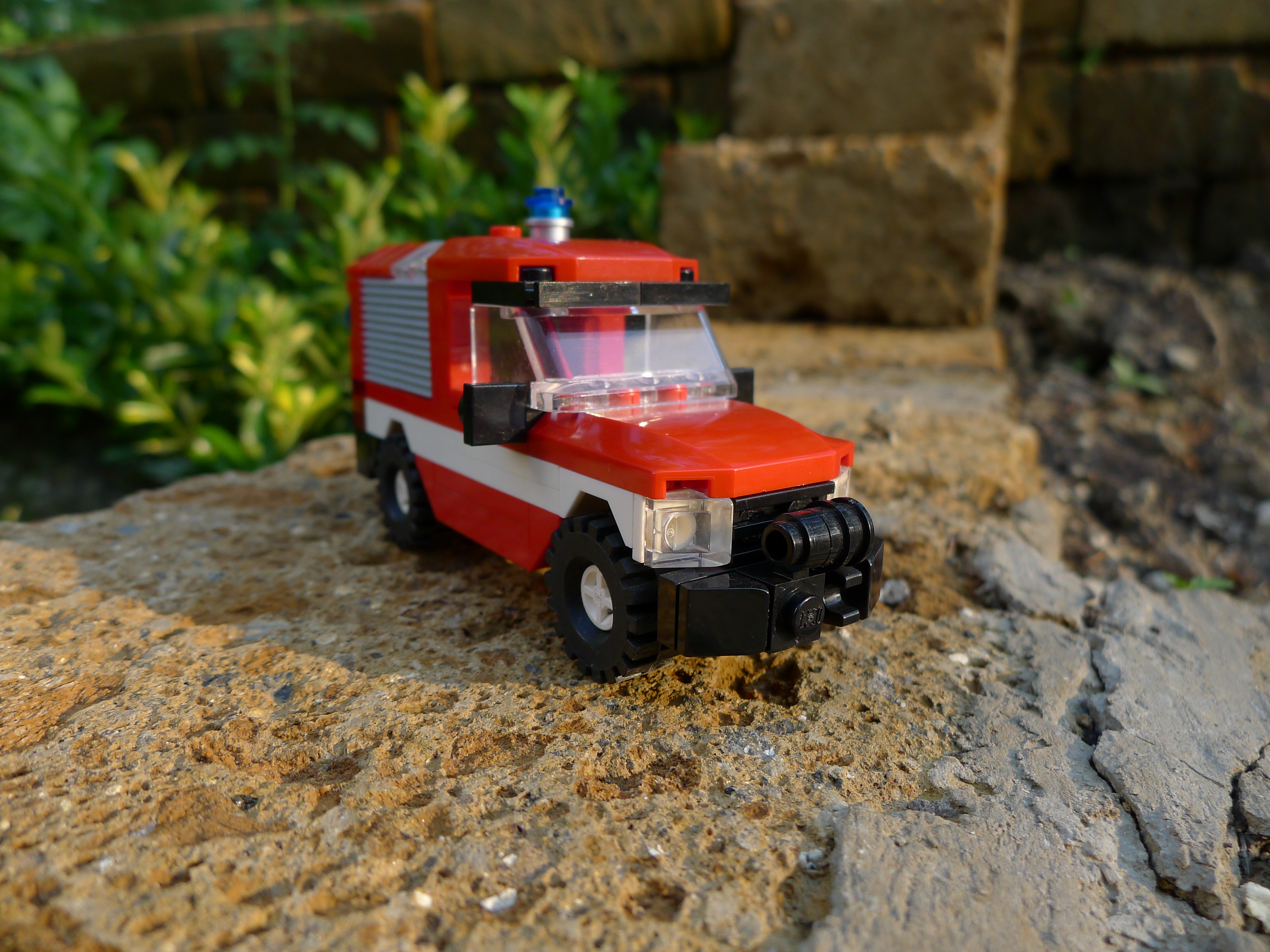 italian_fire_rescue_light_truck_2.jpg