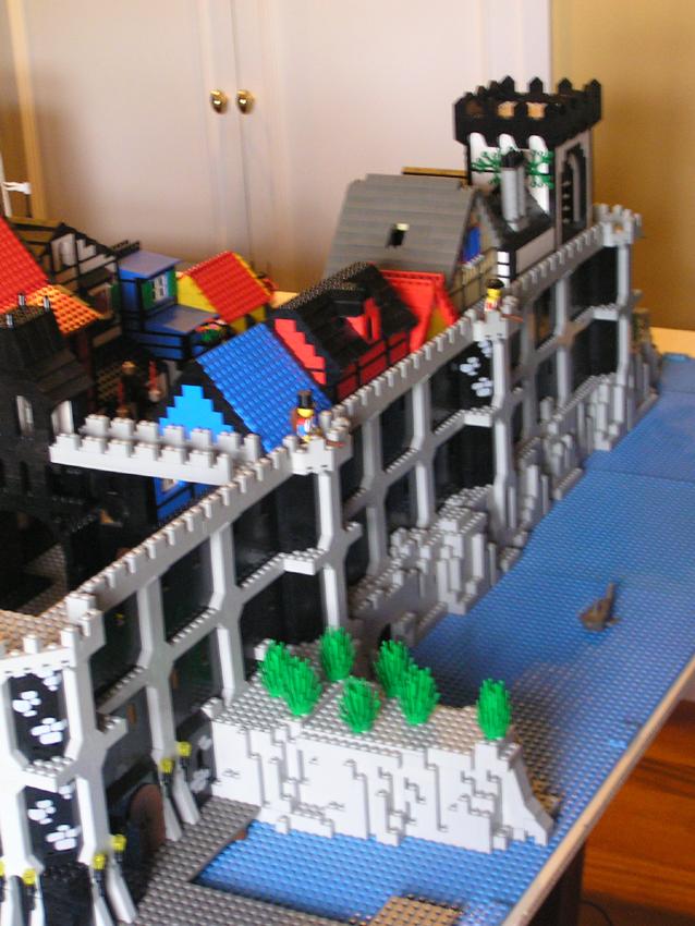 05_meleetown_outerwall3.jpg