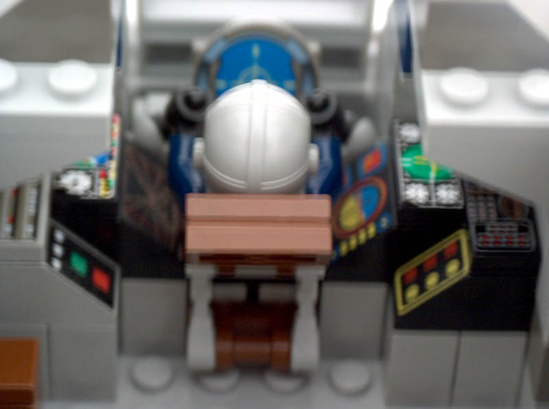 09-cockpit.jpg