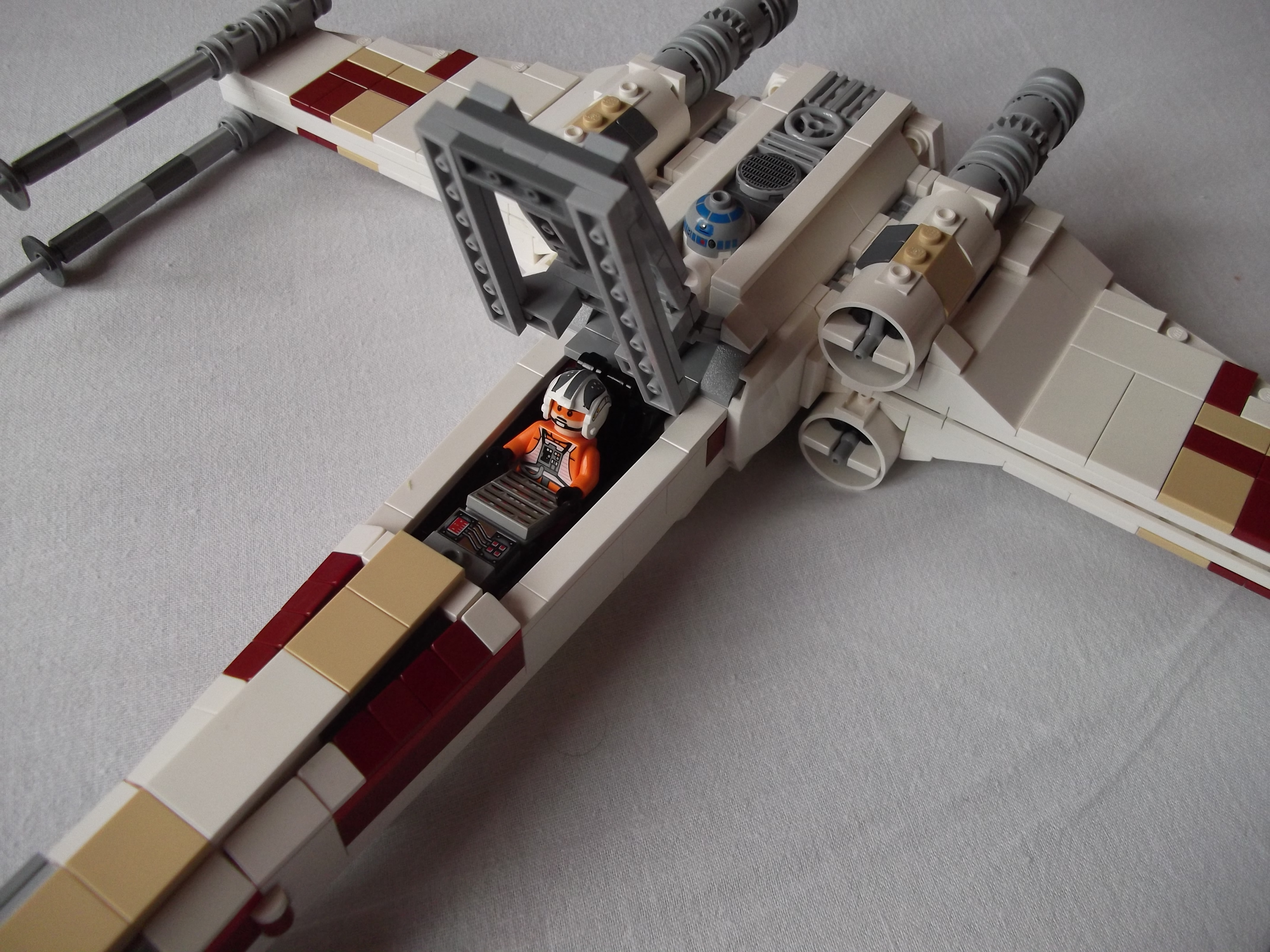 21_-_x-wing5_-_cockpit_ouvert_-_vue_rapprochee_-_blog.jpg