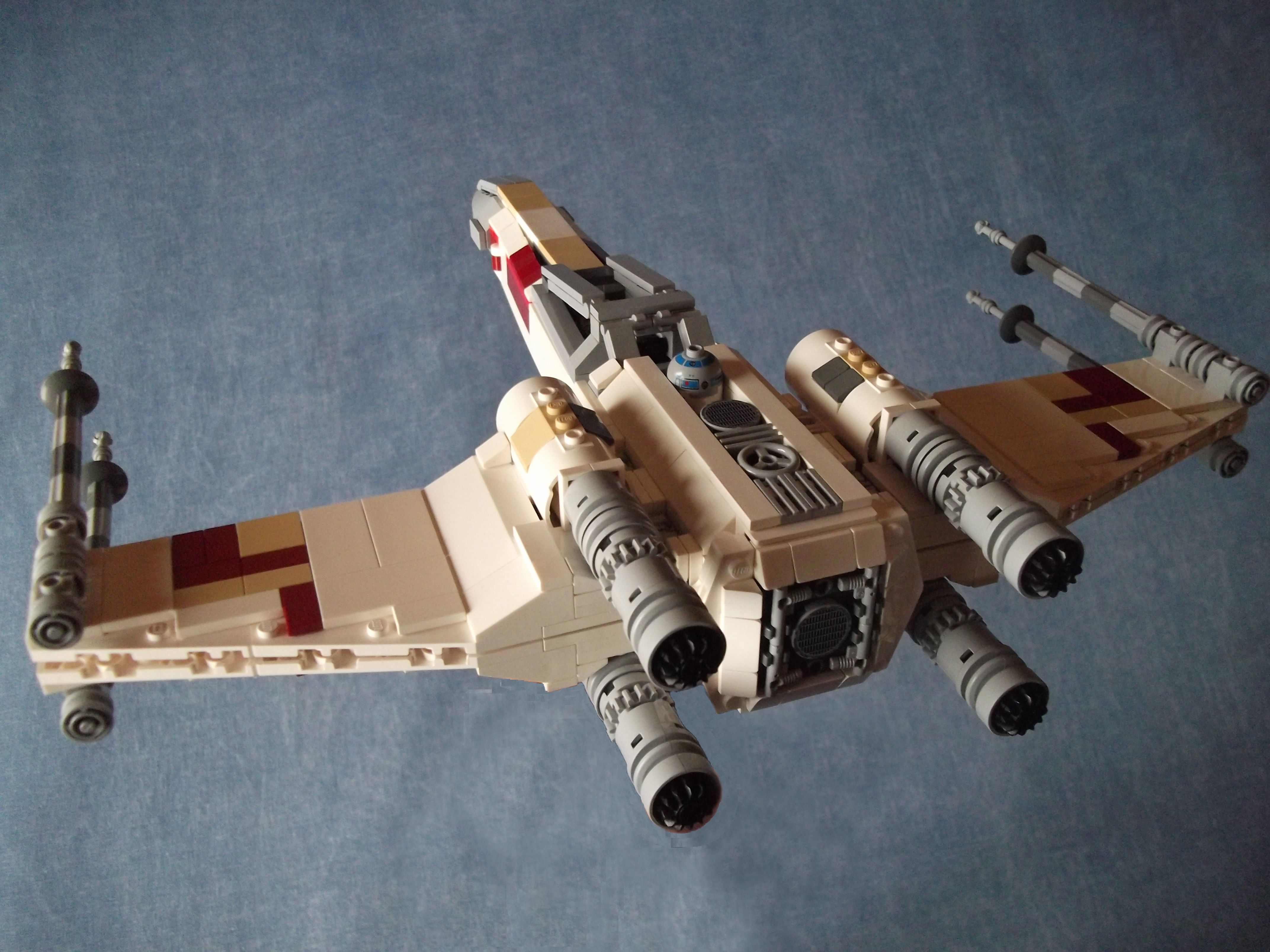 7_-_x-wing5_-_vue_arriere_plongeante_-_ailes_repliees-_blog.jpg