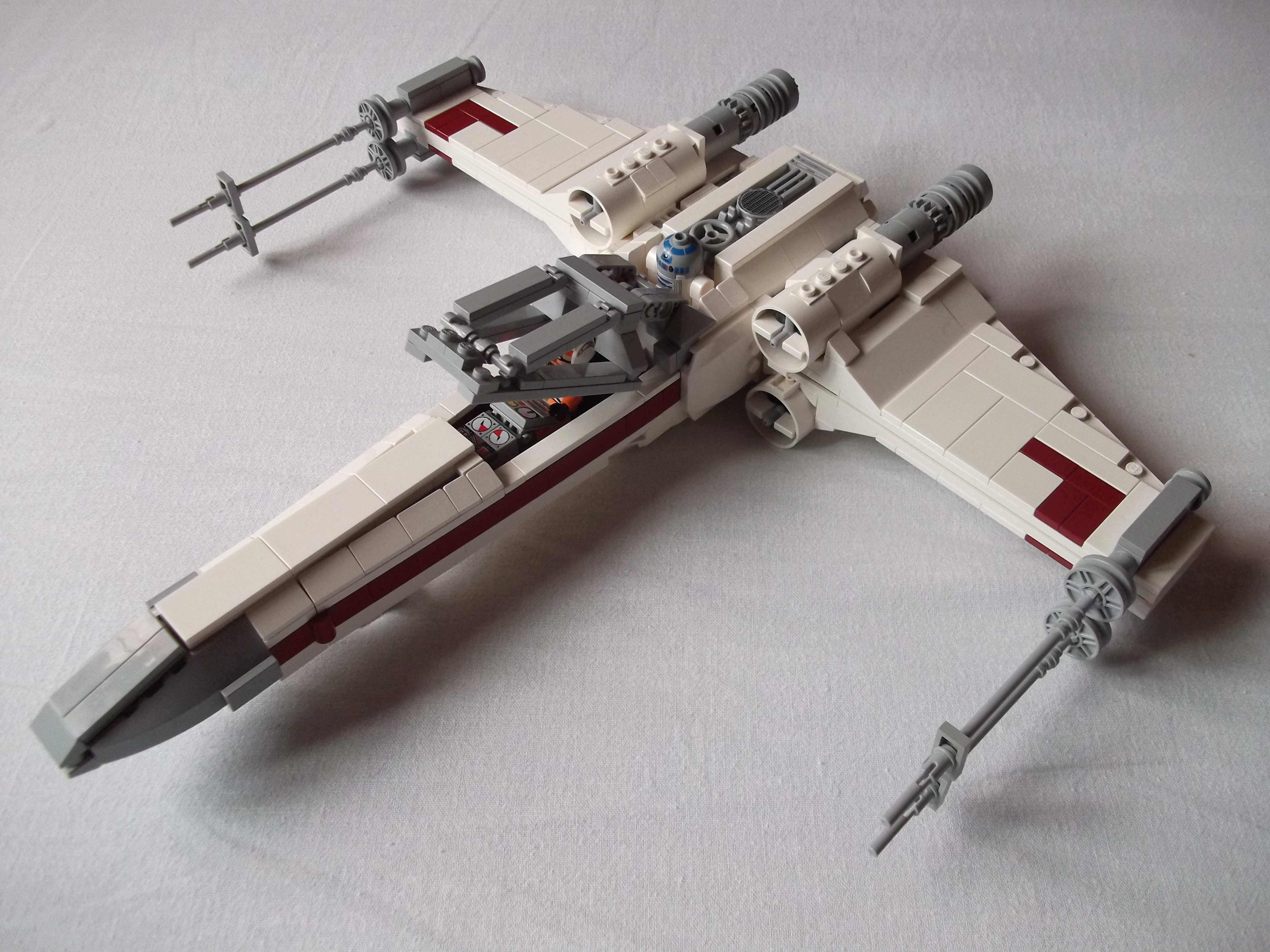 22_-_x-wing_-_vue_avant_-_cockpit_ouvert.jpg