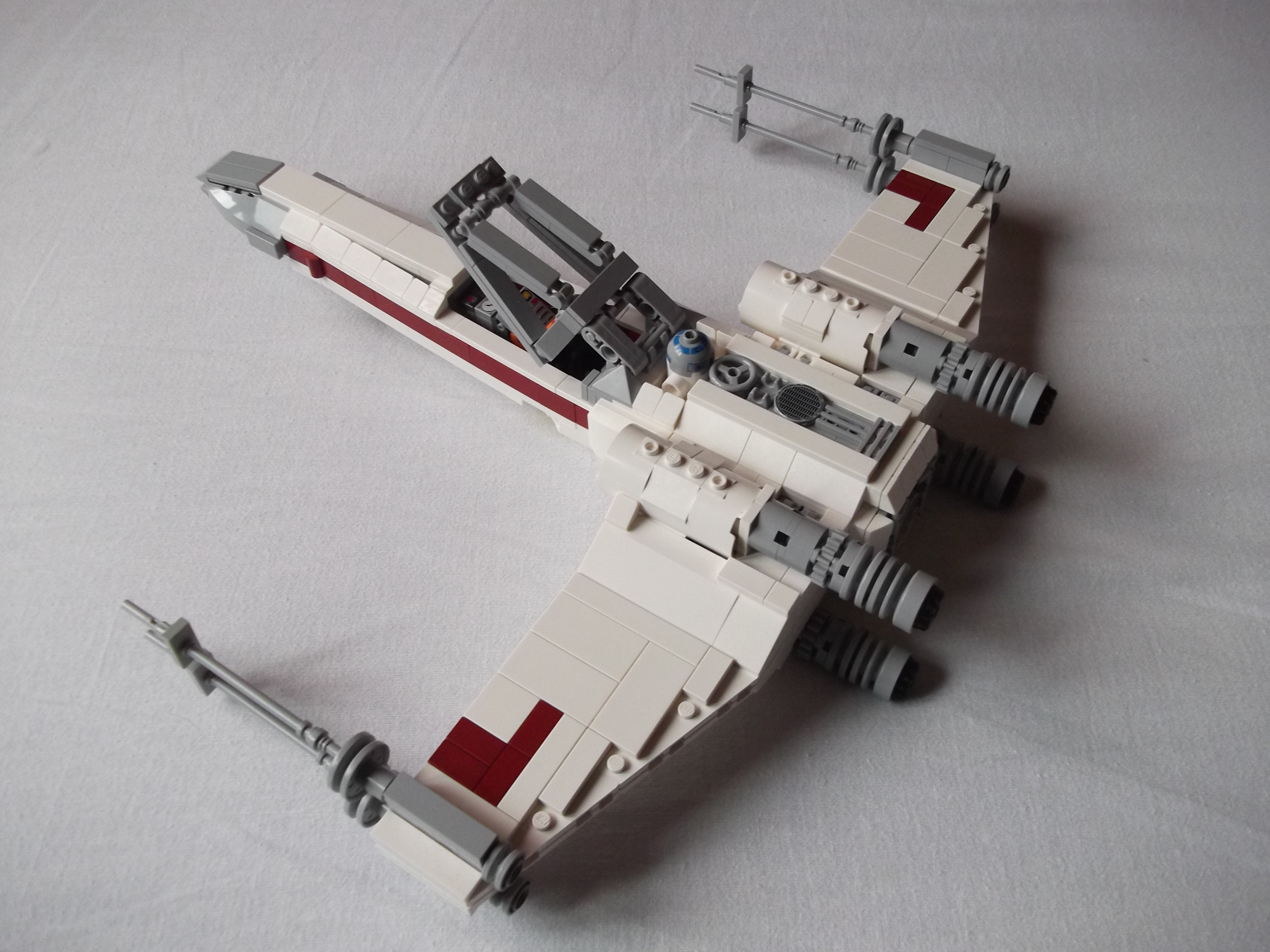 23_-_x-wing_-_vue_arriere_-_cockpit_ouvert.jpg