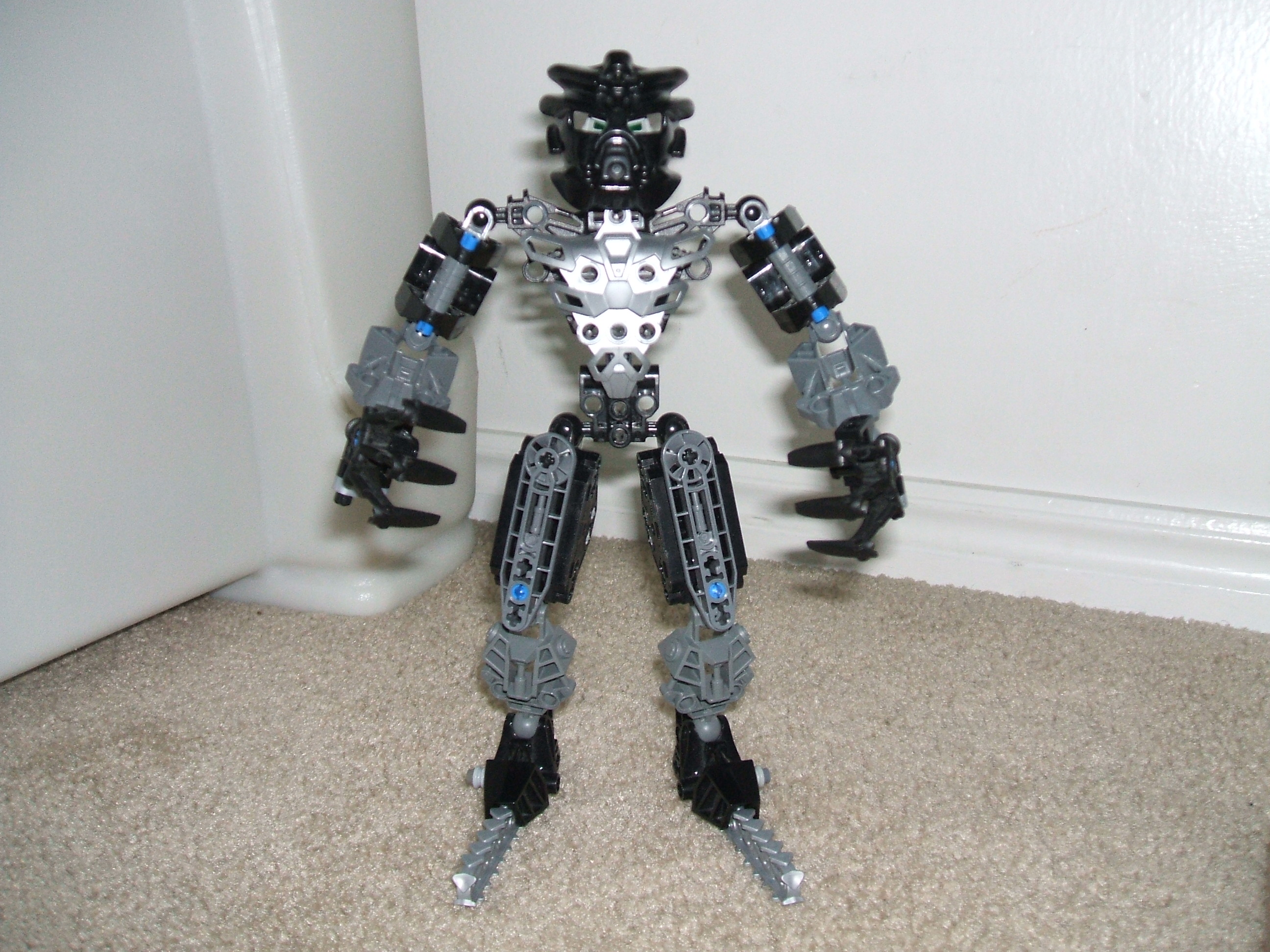onua_mega_skates.jpg