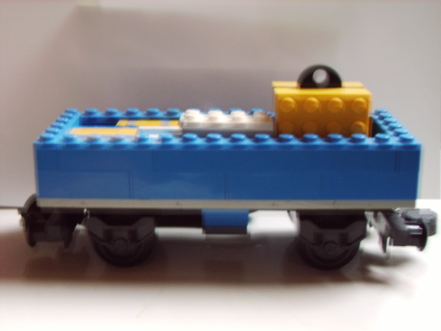 moc_blauer_niederbordwaggon_bel._m._stueckgut.jpg