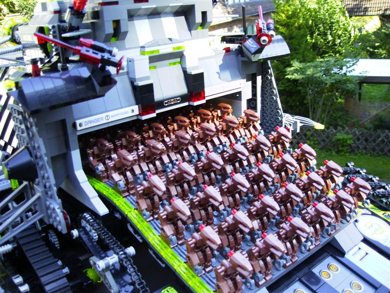 b_robot-army_04.jpg
