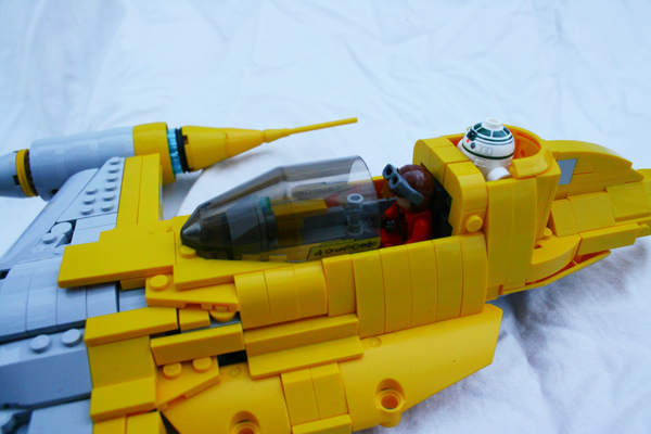 moc_naboo_n-1_royal_starfighter_cockpit_small.jpg