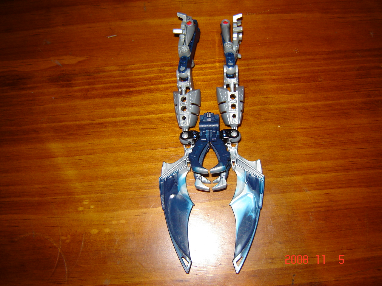 assorted_bionicle_stuff_137.jpg