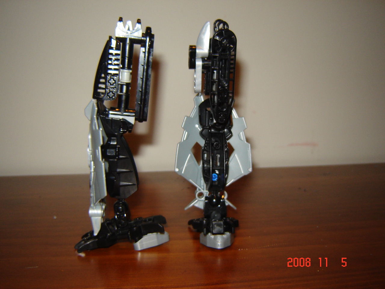 assorted_bionicle_stuff_120.jpg
