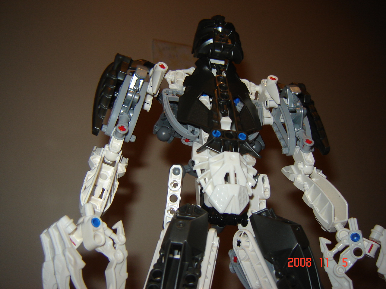 assorted_bionicle_stuff_141.jpg